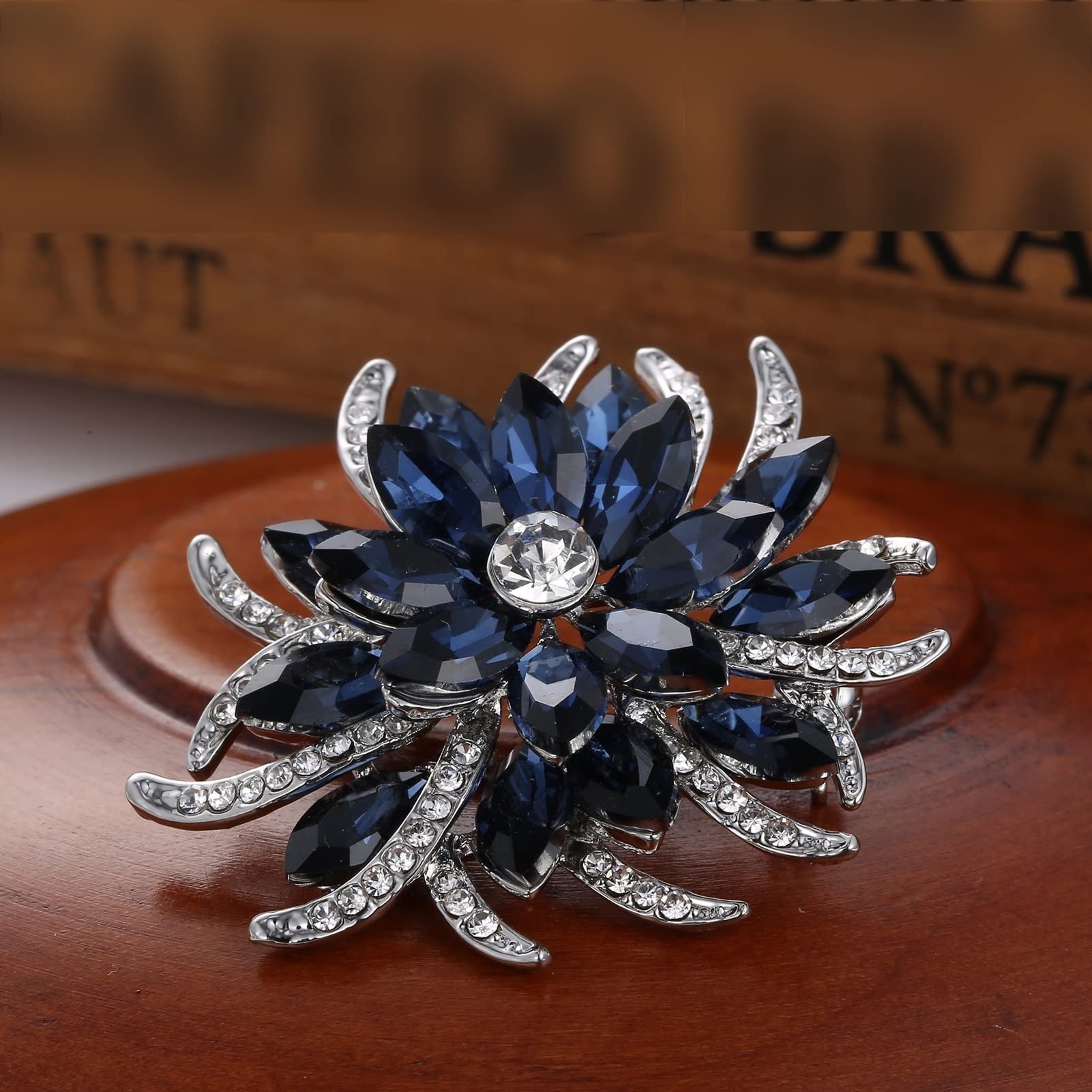 Brooch Pin for Women Crystal Brooch Pins for Women Blue Flower Broches Plant Elegant Badge Jewelry Wedding Party Brooch Winter Accessories Brooch