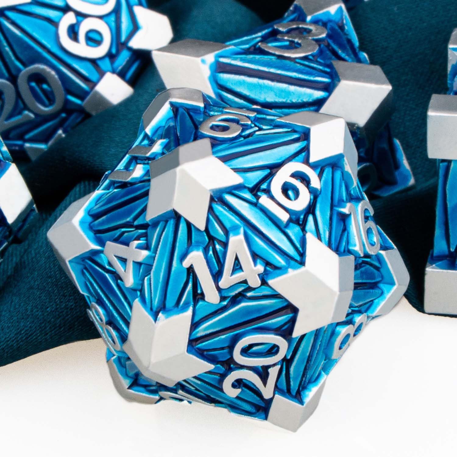 ARUOHHA DND Metal Dice Set Crystal Shards Dice with Gift Box, 7PCS Silver Blue Polyhedral Dragons Dice RPG Role Playing Game Handmade 6 Sided Dungeons D and D Dice Set D20 D12 D10 D8 D6 D4