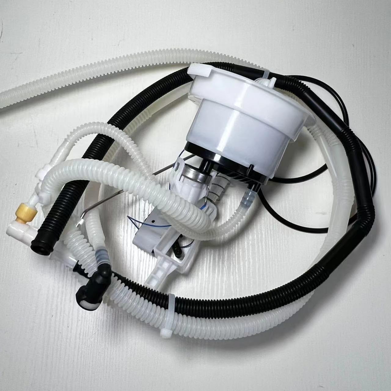 OEM 16117163295 Fuel Filter Compatible With BM Series 2006 Fuel 