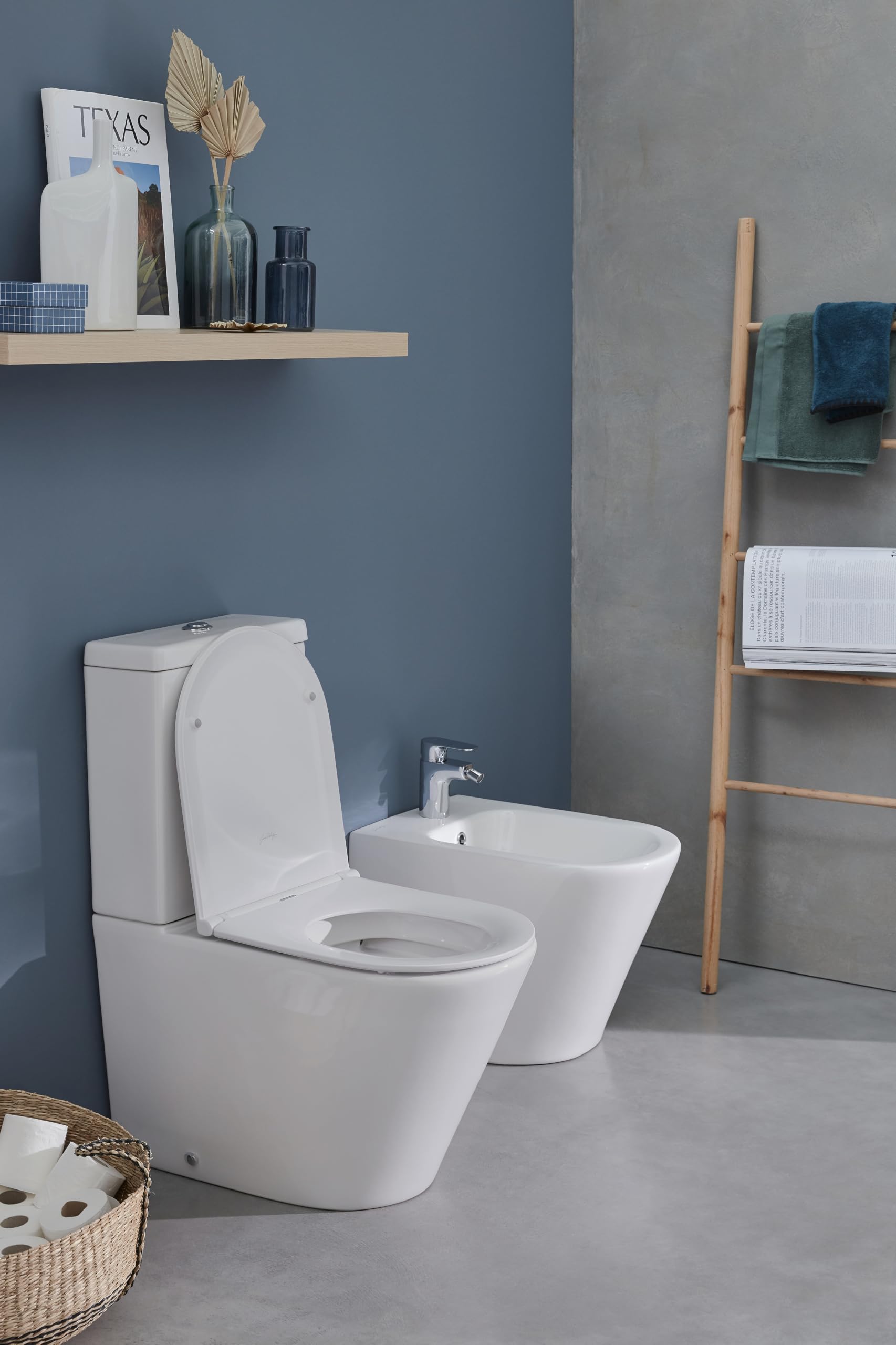 JACOB DELAFON Ceramiczny bidet do podłogi owiewka do ściany Łatwe czyszczenie i konserwacja Łatwa instalacja Kolor biały RODIN+ EBJ0002-00