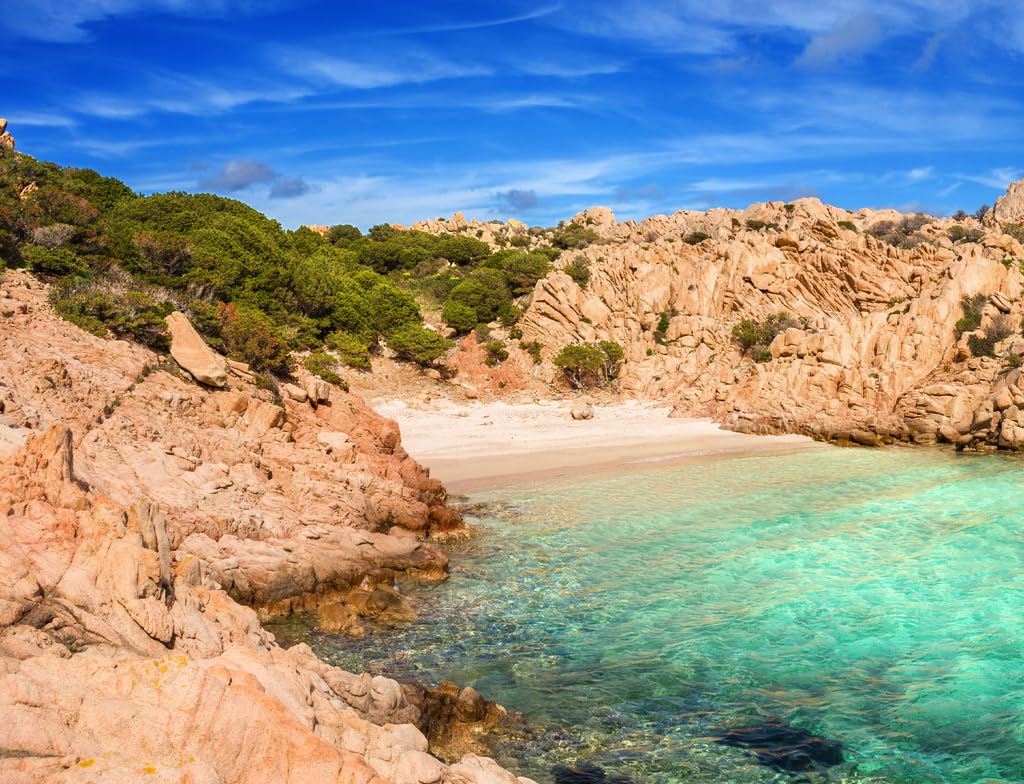 Spiaggia Di Cala Luna Nella Baia Di Orosei Sulla Sardegna, Italia