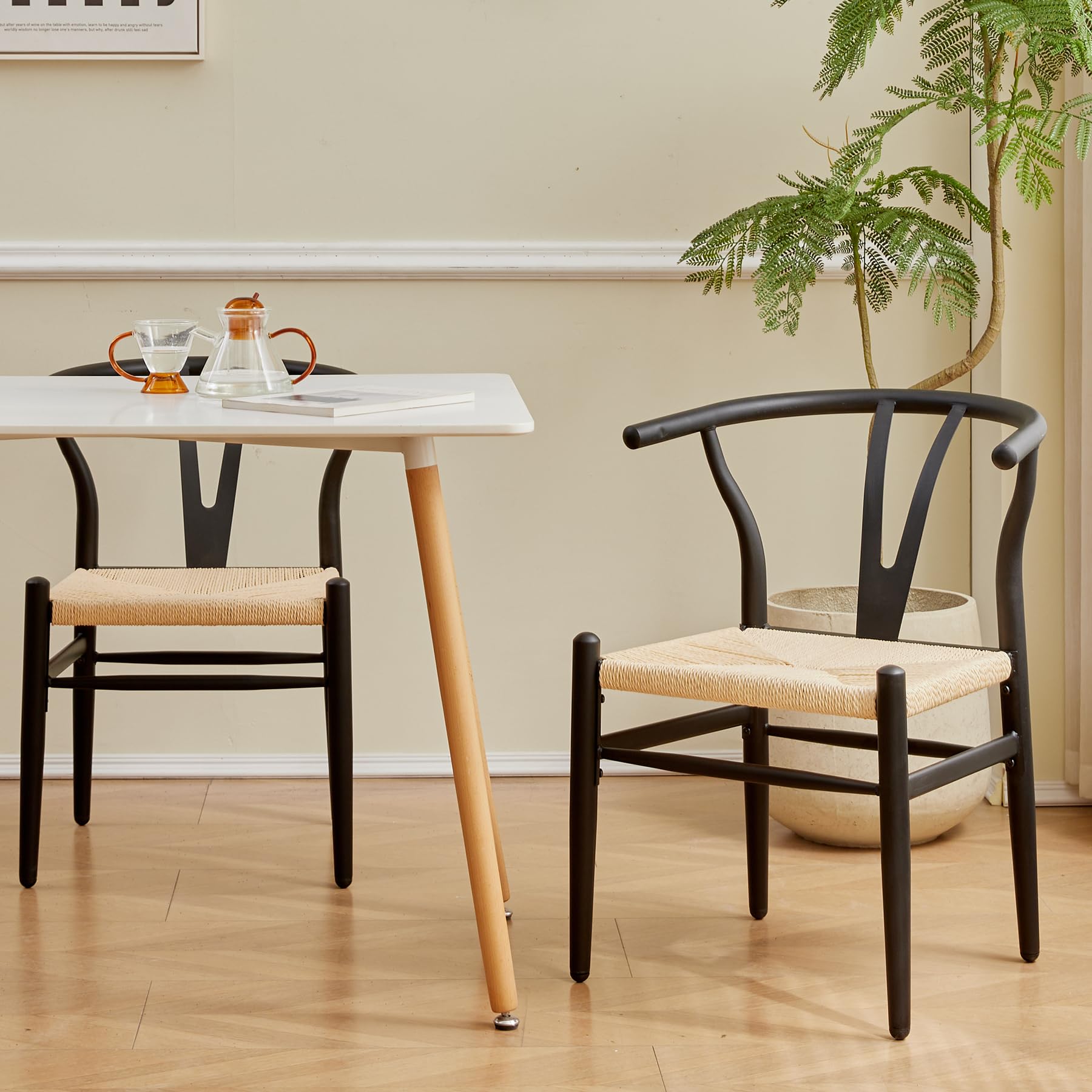 Juego de 4 Silla de Comedor Tejida Moderna, Cojín de Ratán de Alta Densidad, Patas de Metal Negro, Adecuada para Comedor, Sala de Estar, Cocina （Marco de Metal Negro）