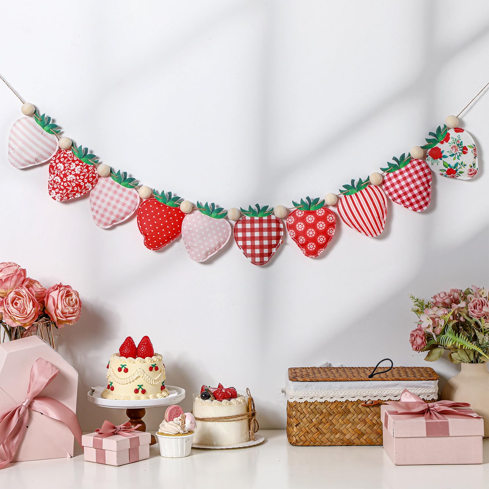 SmoothNovelty Strawberry Felt Banner Garland Decor Vintage 3D Strawberry Hanging Garland with Wooden Beads for Back to School Birthday Party Baby