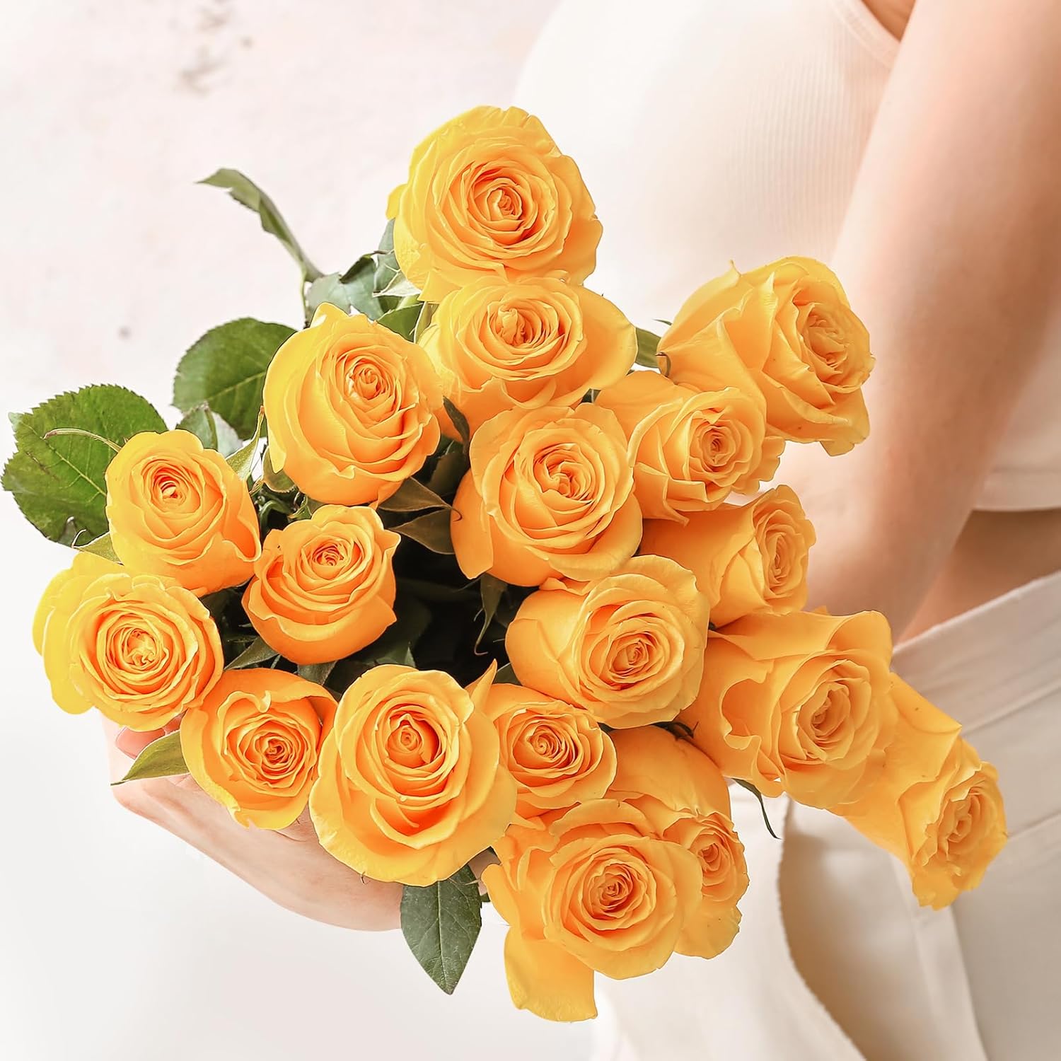 30pcs Fake Roses Artificial Silk Flowers Long Stems Bouquet for Wedding Bridal Shower Party Home Decoration (Gradient Yellow)