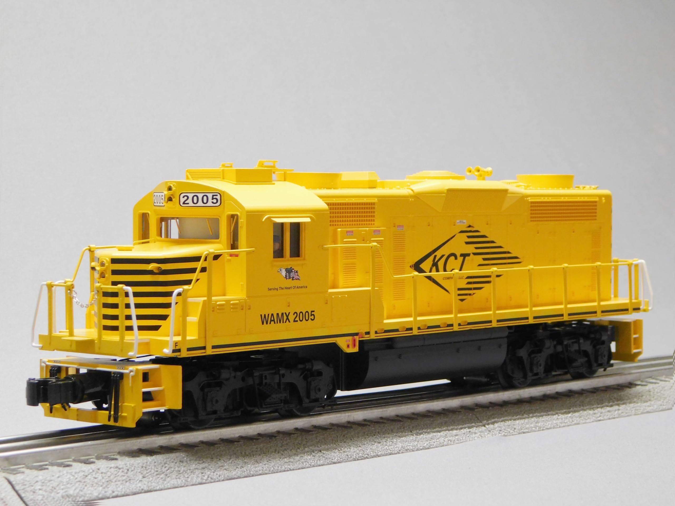 Amazon.com: Lionel Kansas City Terminal Legacy GP20#2005 Diesel