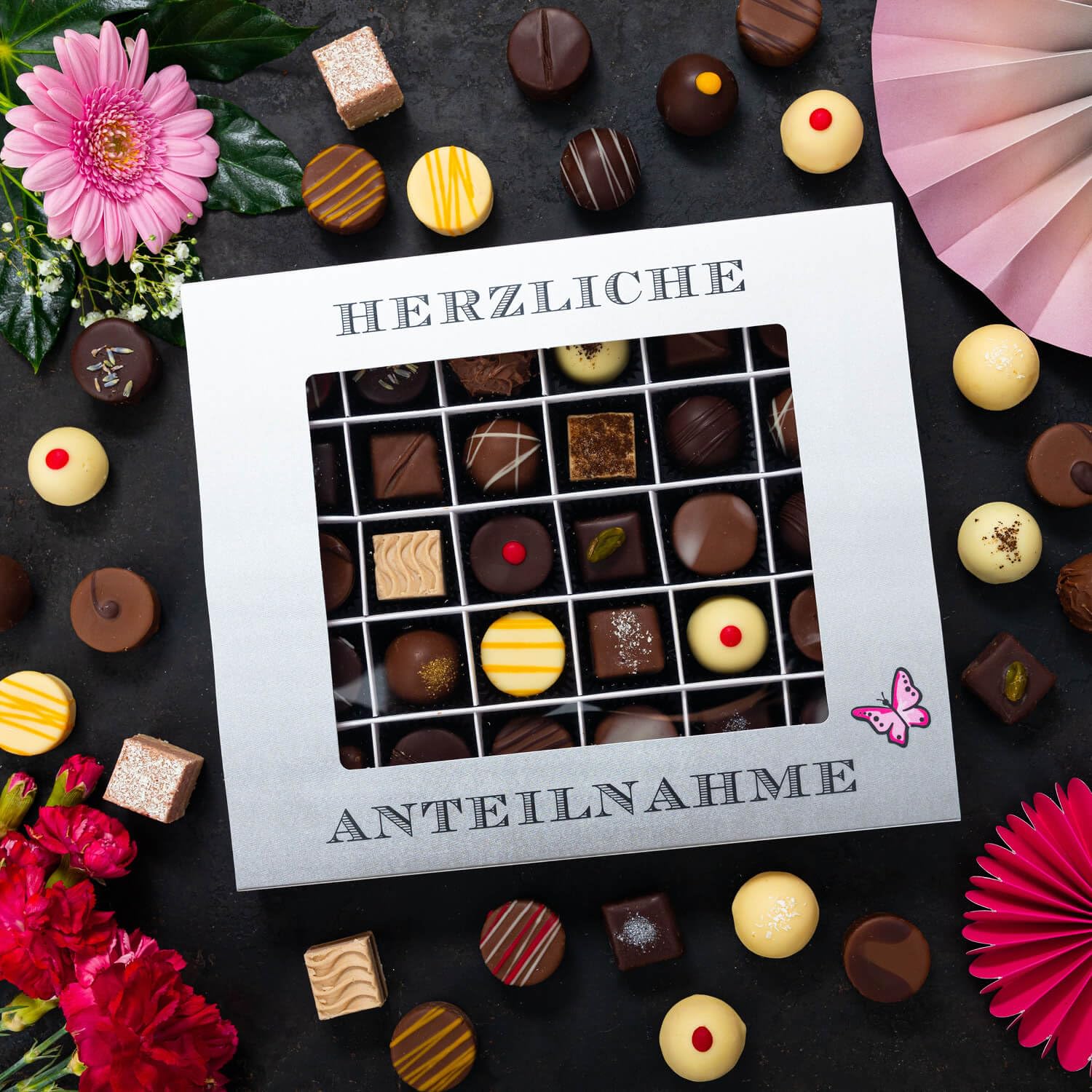Hallingers Genuss Manufaktur Pralinen Geschenk - ohne Alkohol, handmade aus Confiserie-Edelkakao in wertiger XXL-Geschenkbox "Herzliche Antei...", Geschenkidee für Frauen Männer