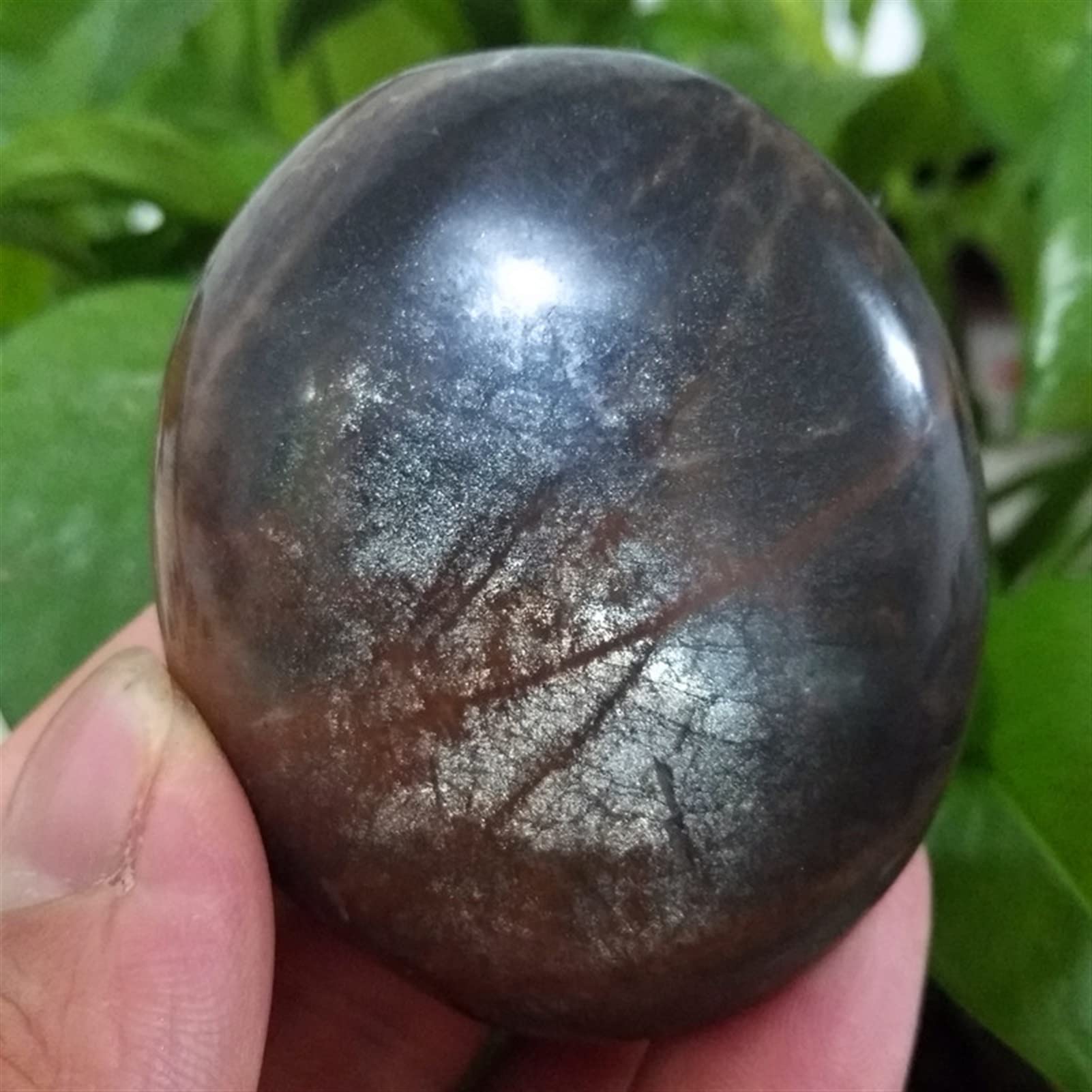 Cristal de guérison en pierre de lune noire pour équilibrer vos chakras