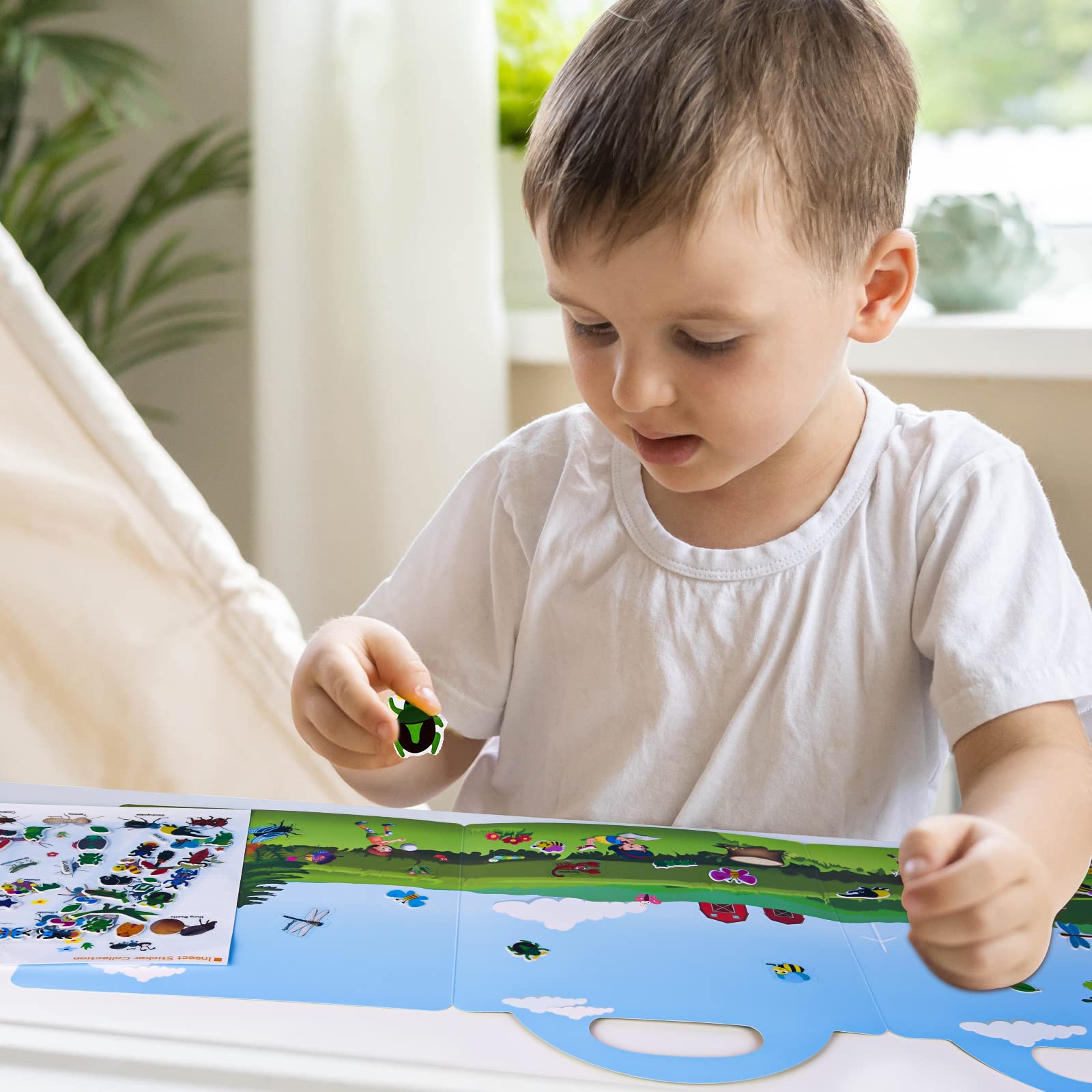 ASTARON Libro di Adesivi Gonfi 3D Riutilizzabili per Bambini di 2-6 Anni, 88 Pezzi Simpatici Adesivi Impermeabili per Insetti, Adesivi per Viaggi di Gioco e Libro Indaffarato