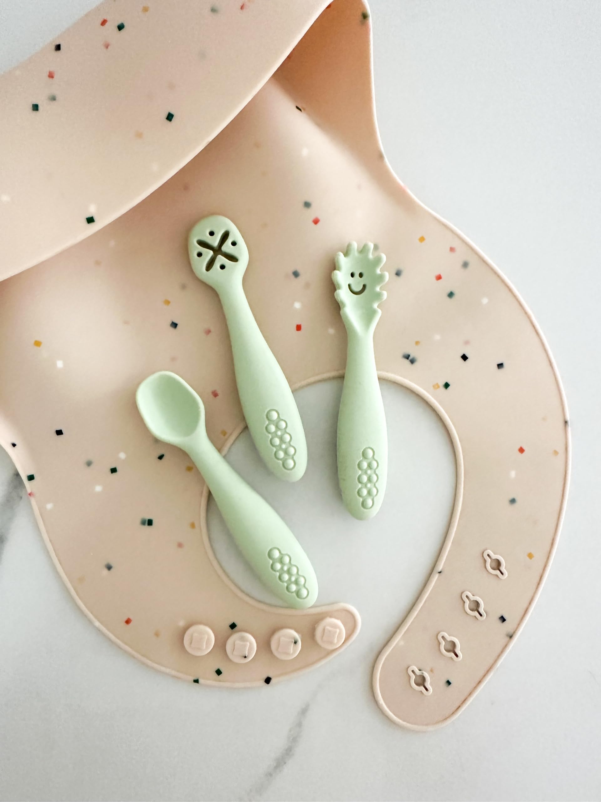 leyla&e Baby Esslernlöffel (3er Set) für eigenständiges Essen | BPA-frei & LFGB-zertifiziert | Spülmaschinenfester Silikonlöffel | Lernlöffel geeignet für BLW (Pastell Grün/Seafoam Green)