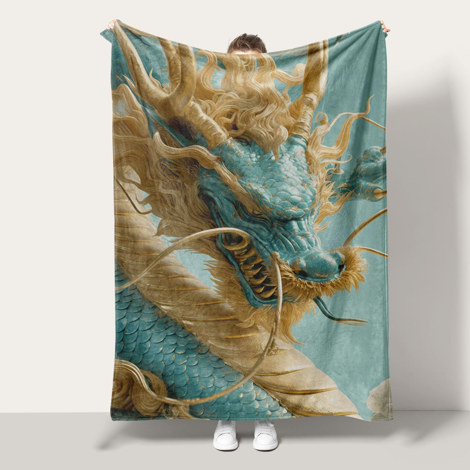 Couverture dragon doré flanelle moelleuse pour soirées cocooning et lecture au salon