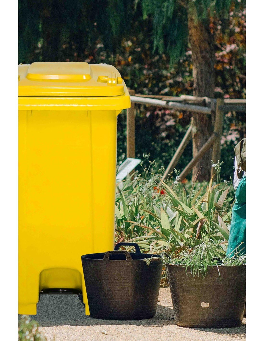 JARDIN202 - Cubo de Basura 120 Litros con Pedal y Ruedas | Contenedor de Basura Robusto con PEDAL | 120 L (Amarilla)