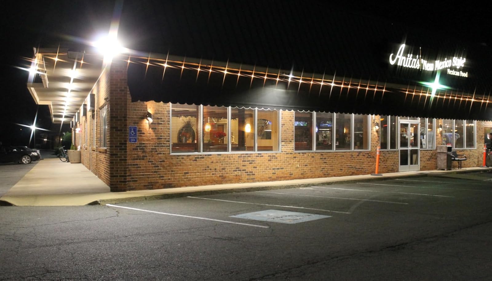 Really fun effects photo lens for nighttime shoots.