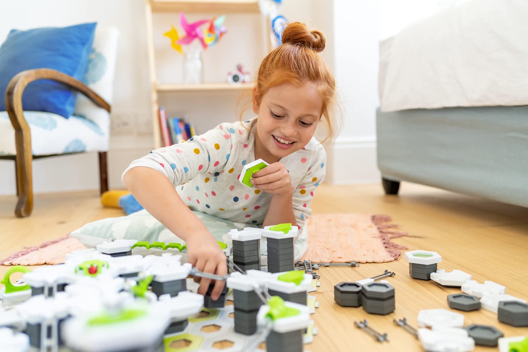Ravensburger - Livre GraviTrax - 27001 - 110 pages - Astuces, challenges et plans de montage pour circuits de billes créatifs - Jeu de construction STEM - Enfants de 8 ans et plus - Version française