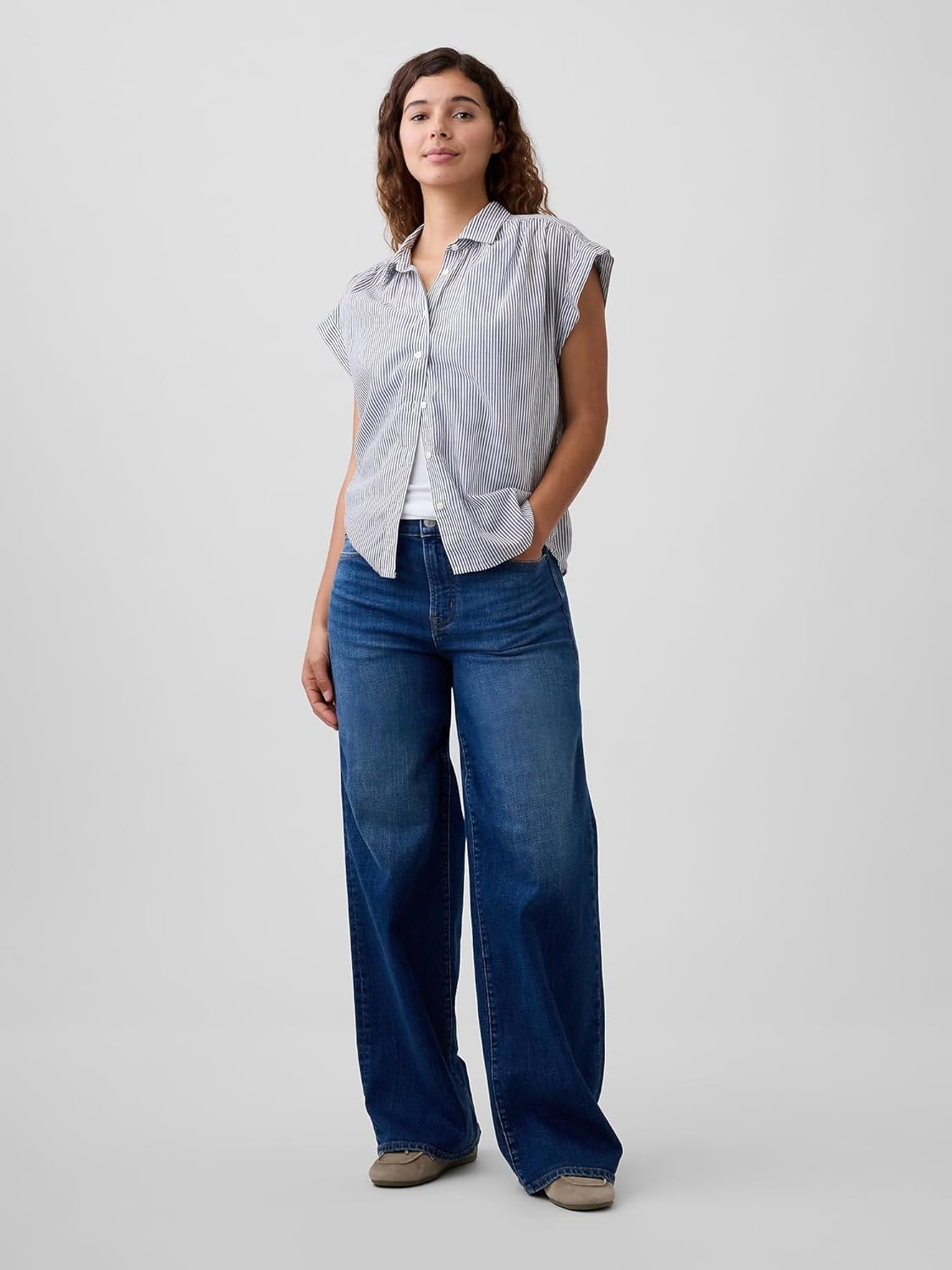GAP Women's Short Sleeve Collared Woven Shirt