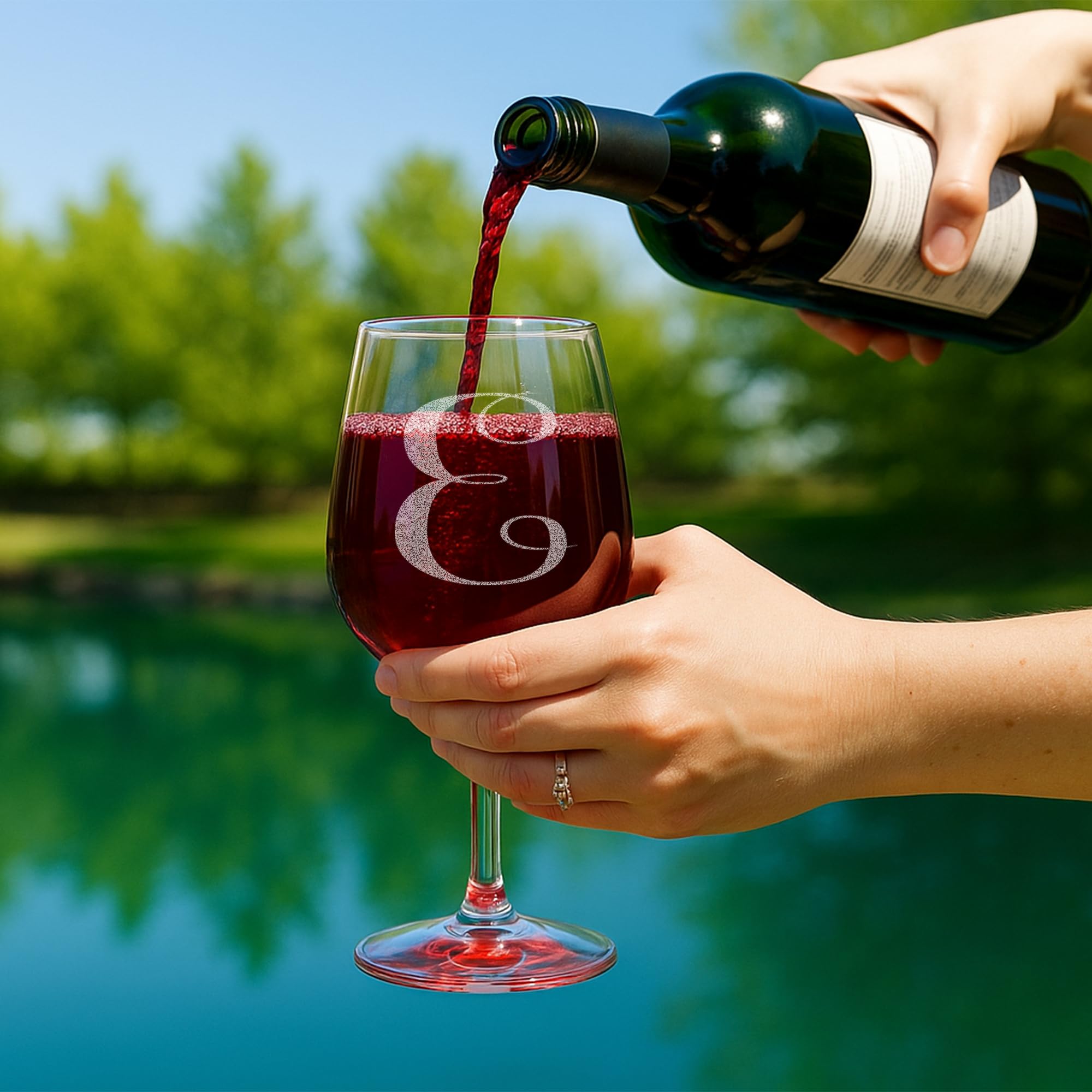 Monogram 12,75 onza grabado Vino Cristal Vidrio elegante de alta calidad ideal para beber Rojo o blanco Vino en Rusa regalo ideal para cualquier occasion- especial de: en la Rox