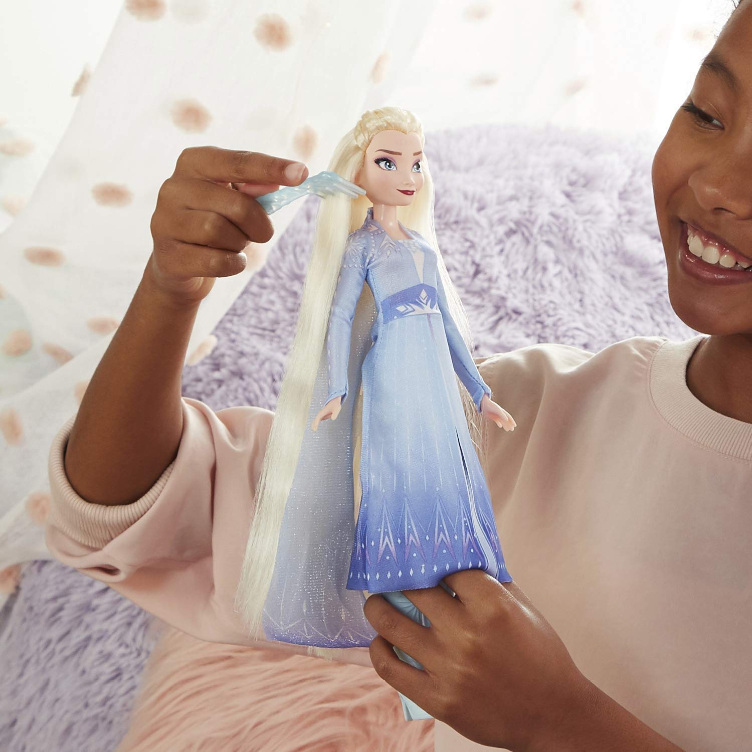 Disney Die Eiskönigin Flechtspaß ELSA Puppe mit extralangem, blondem Haar, Styler und Haarclips – Spielzeug für Kinder ab 5 Jahren