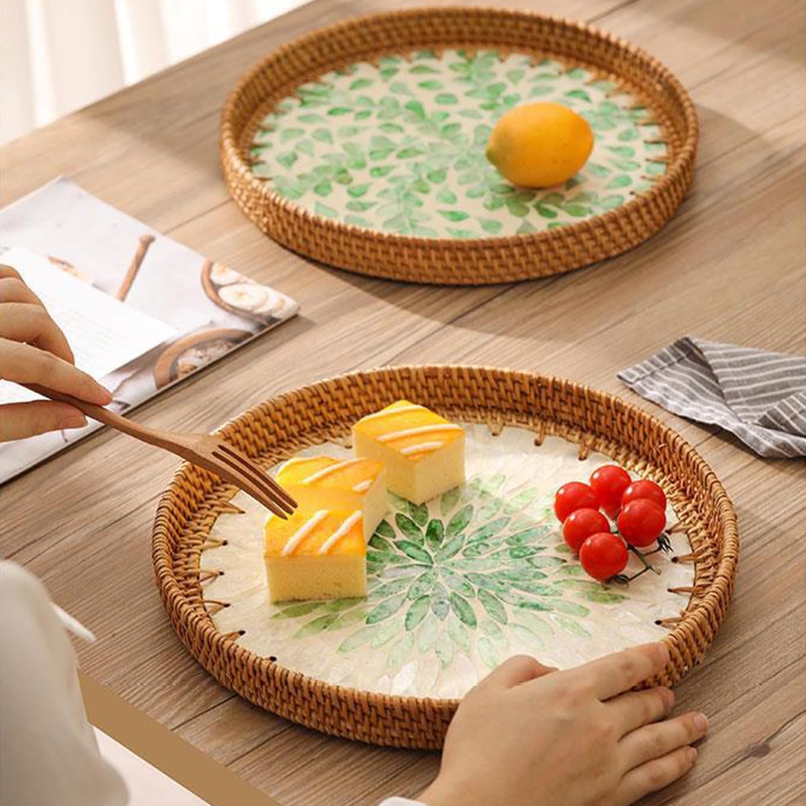 2 Bandejas Redondas De Ratán Con Incrustaciones De Nácar, Bandeja De Ratán For Servir, Cesta De Mimbre Decorativa For Decoración De Mesas, Almacenamiento Y Exhibición De Café, Pan, Alimentos Y Frutas(