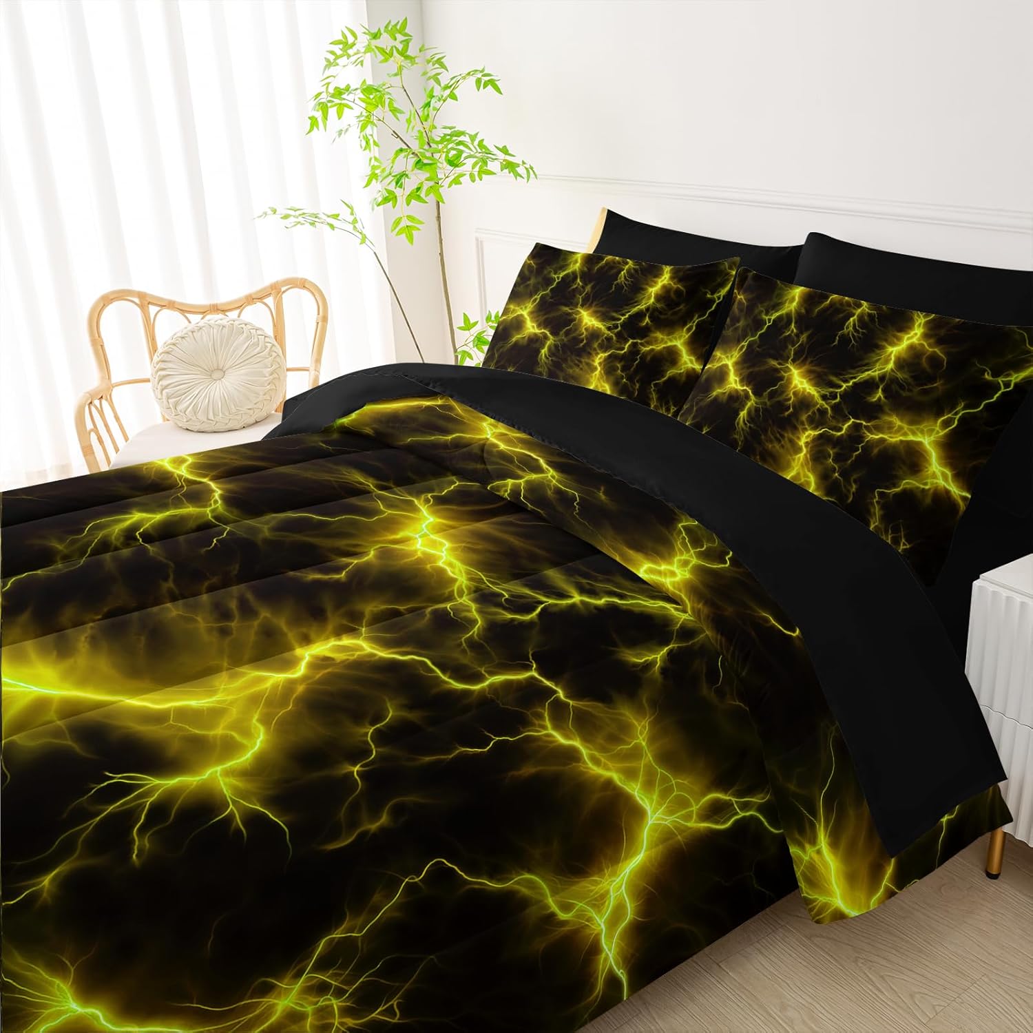 QOOMO Yellow Lightning 7 Pieces Comforter Set Queen Size,Lightning Bedding Set for Kids-Include 1 Comforter,1 Fitted Sheet,1 Flat Sheet,2 Printing Pillowcases and 2 Black Pillowcases