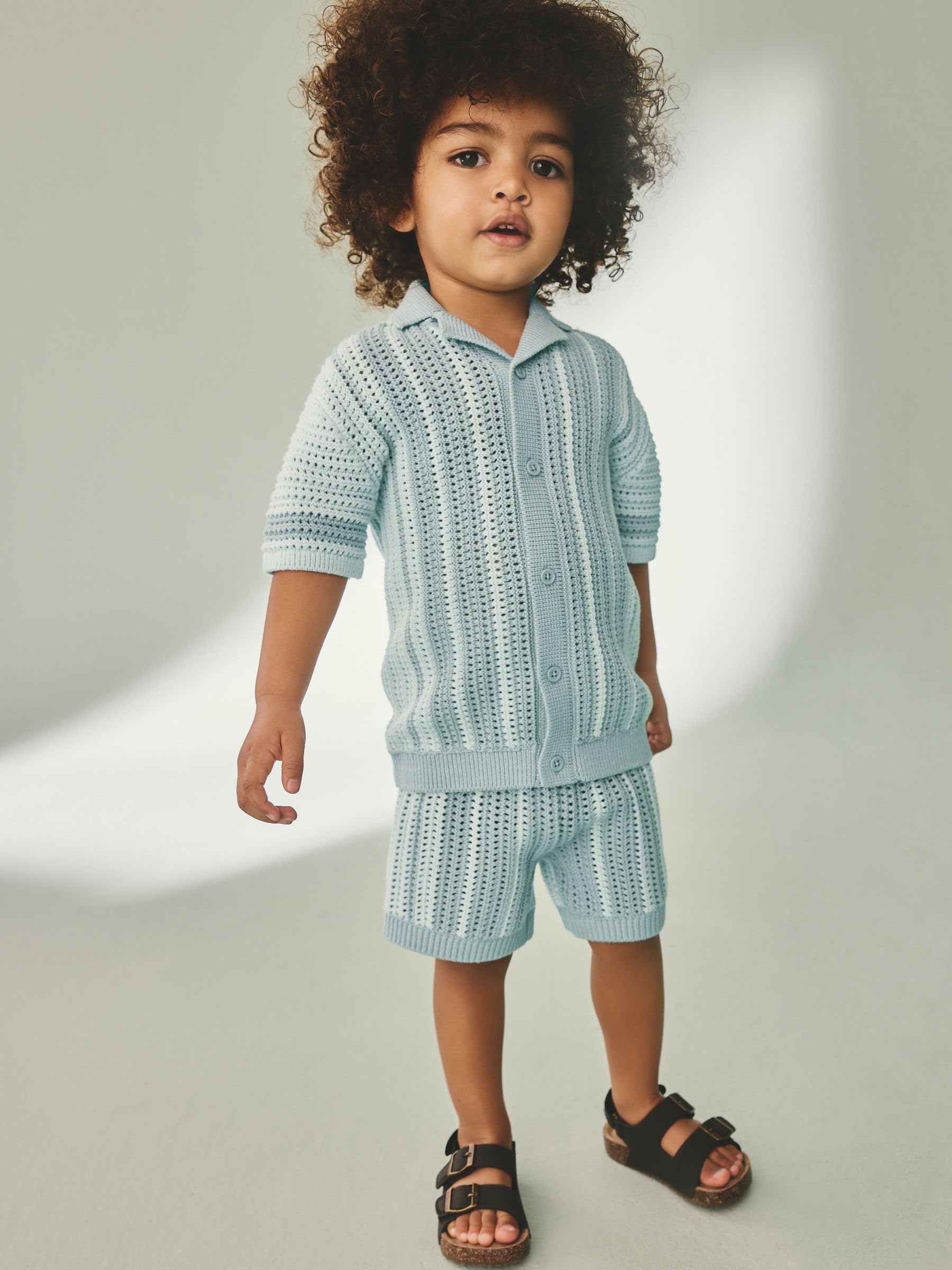 NEXT Jungen Standard Kurzarm-Hemd mit Häkel- + Strickdetails und Shorts 62-140