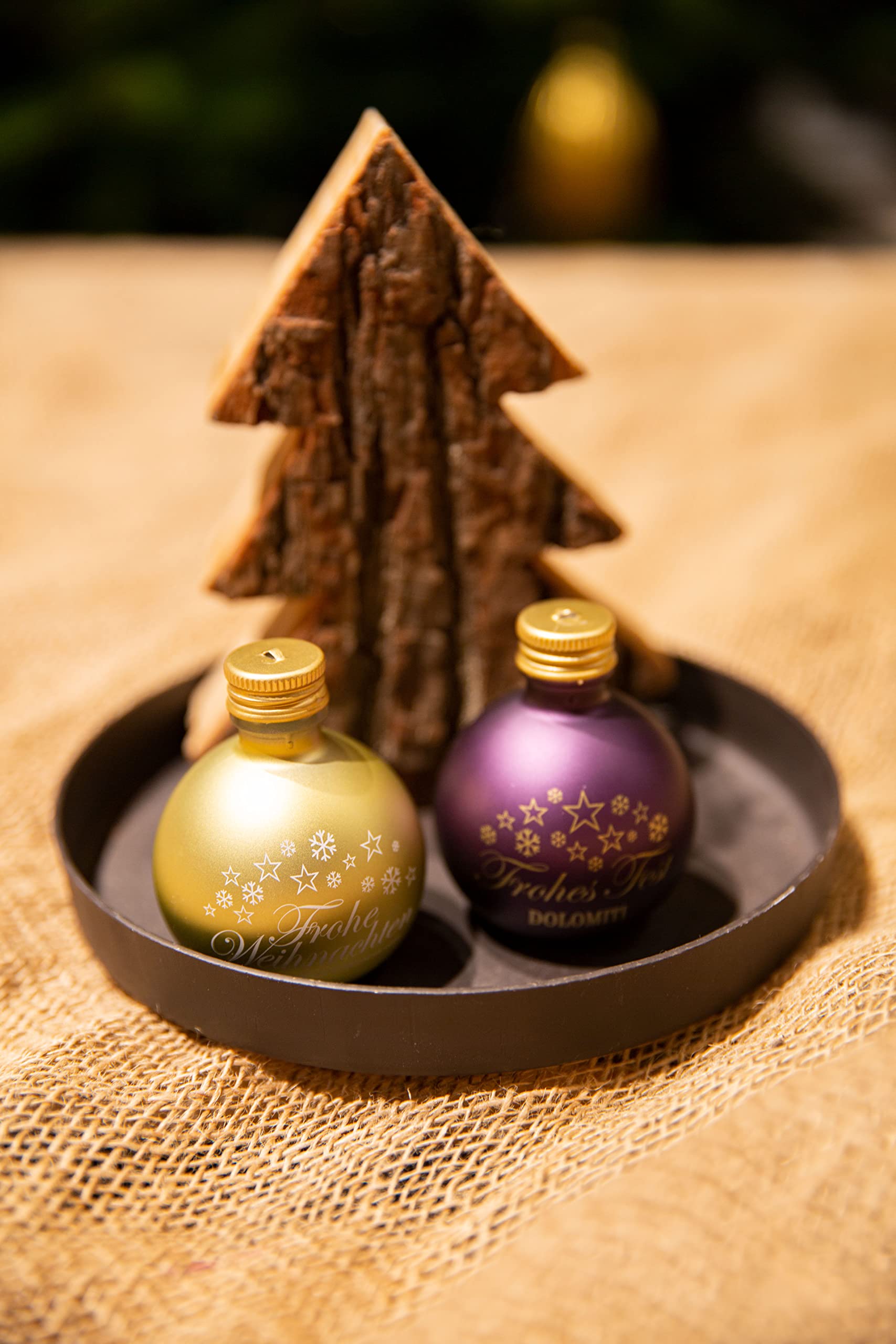 Schnaps Weihnachtskugeln 8er Set – 2X Alte Marille, 2X Williams, 2X Gin Limette, 2X Bergler – Hochwertige Glas-Christbaumkugeln – je 0,04 l – Geschenkidee mit Alkohol & Deko – Edle Kugeln gefüllt