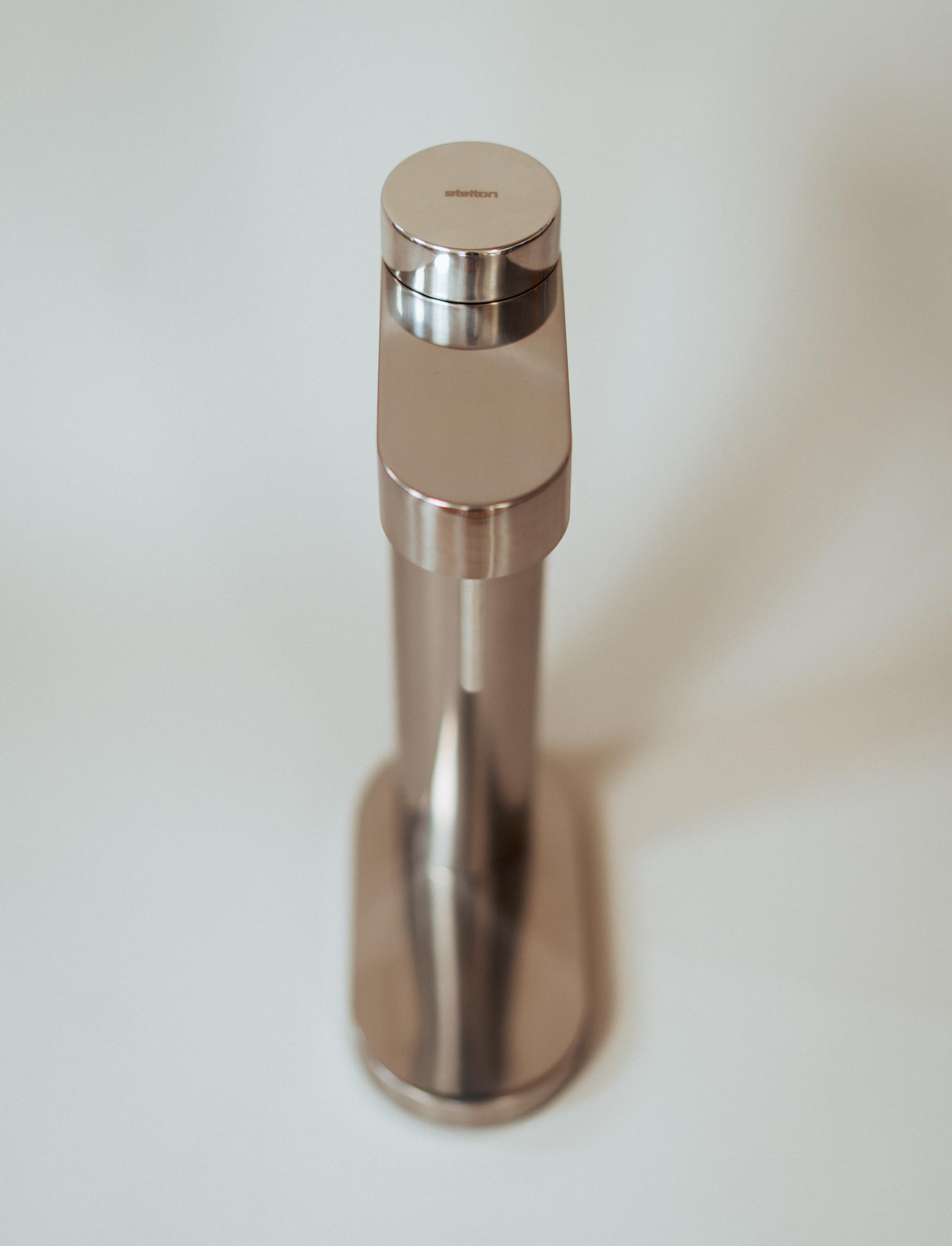 Stelton Brus Wassersprudler mit flasche, Premium Carbonator für Wasser mit CO2 - Einstellbare Sprudelstärke - Skandinavischem Design, Edelstahl