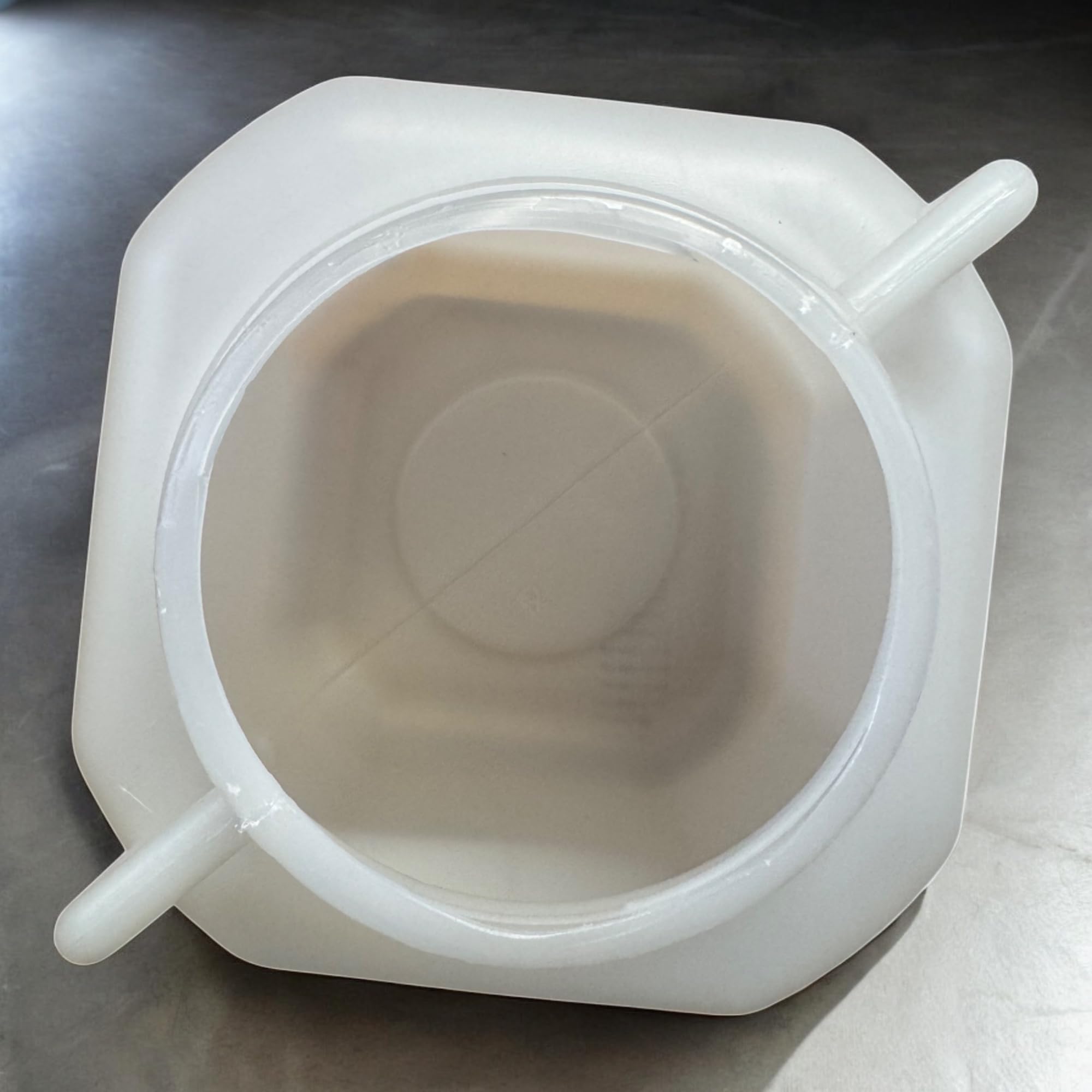 Jordan & Jordan - Bidon Plastique 50 litres - Récipient de Stockage Robuste - Hauteur 52 cm, Ø 22 cm, Couvercle à Visser - pour Eau, Aliments Secs, Déchets, Liquides Techniques