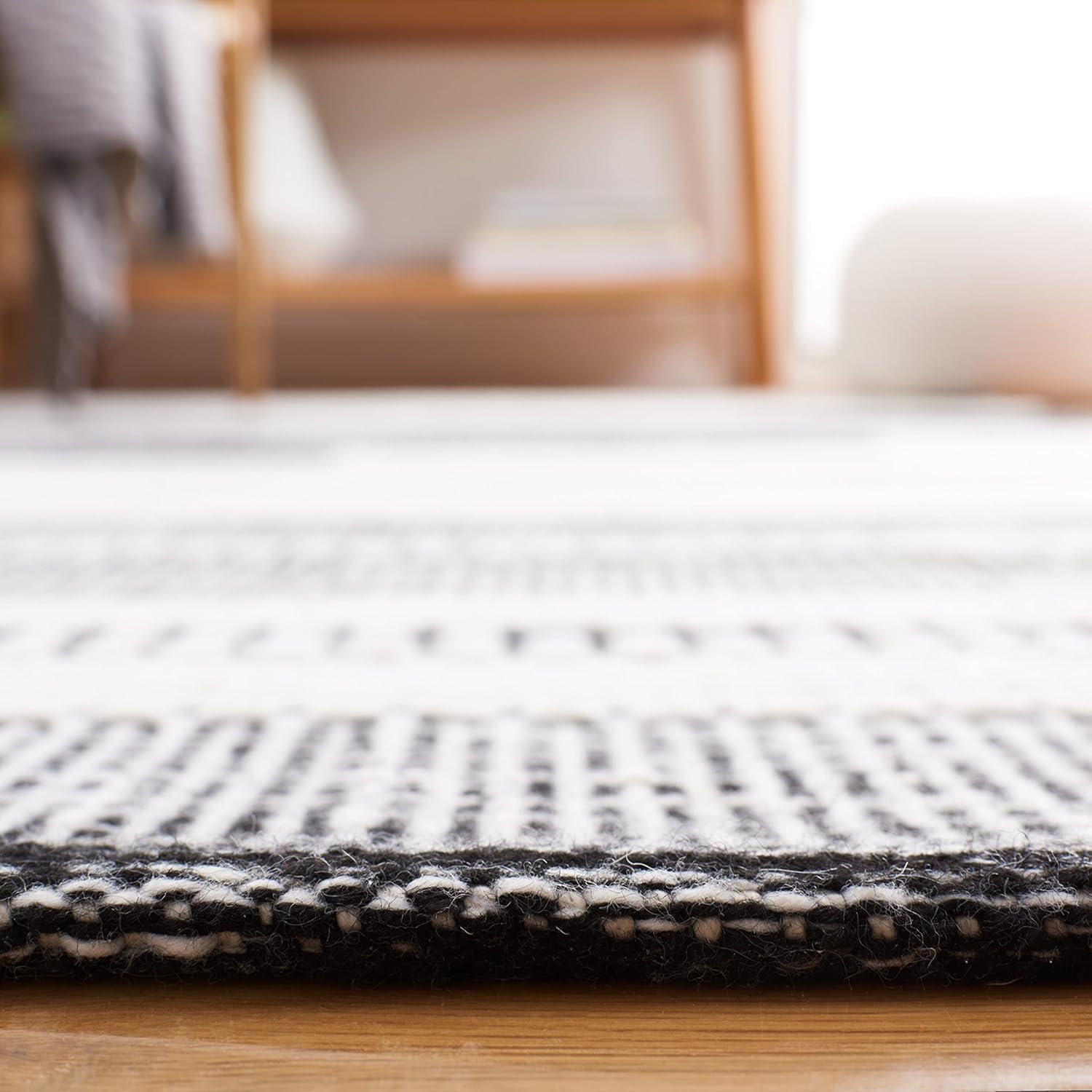 SAFAVIEH Kilim Collection Runner Rug - 2'3" x 9', Ivory & Black, Handmade Rustic Boho, Ideal for High Traffic Areas in Living Room, Bedroom (KLM448Z)