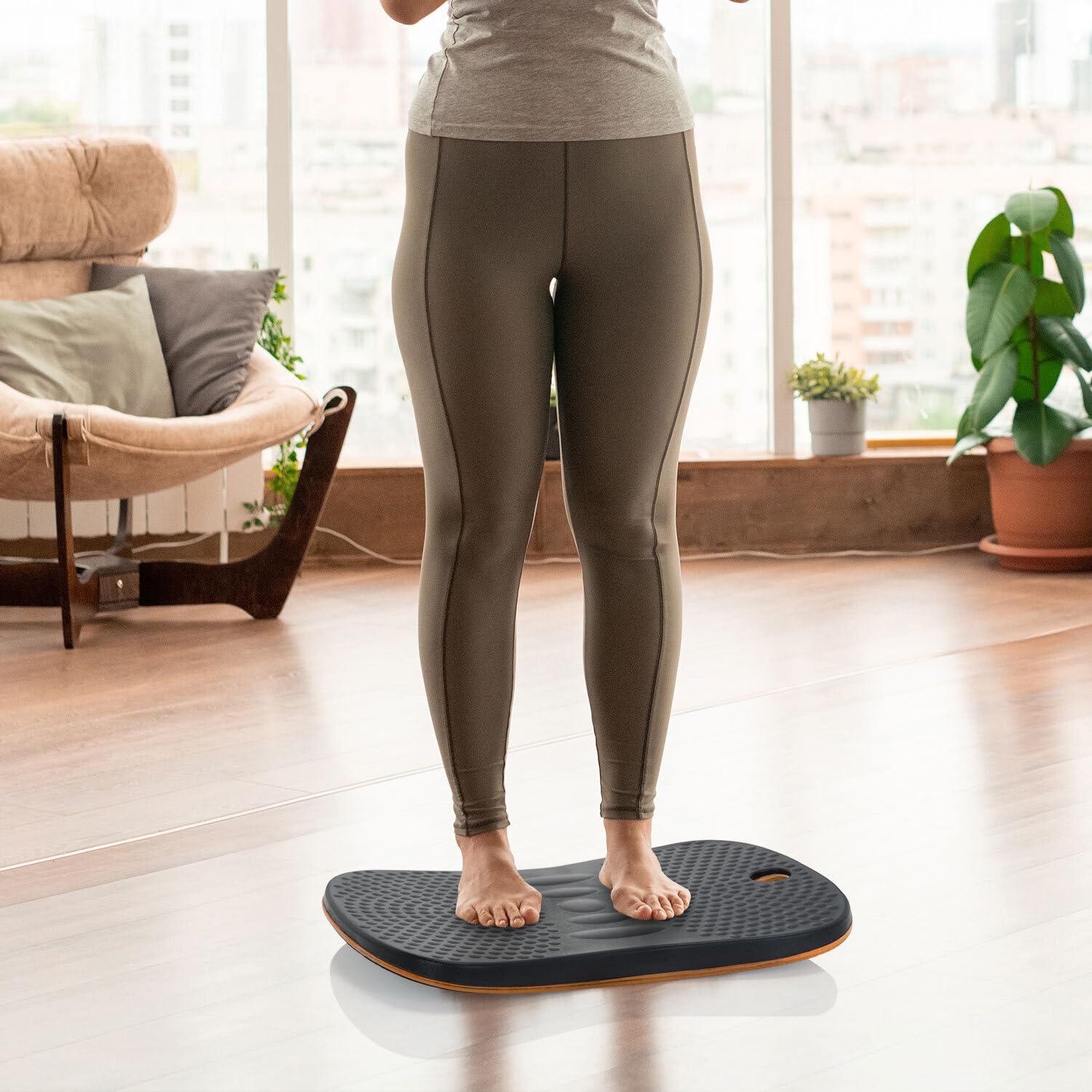 hjh OFFICE 830041 Balance Board ACTIV Holz Wackelbrett mit PU-Schaum, Fitness Balancierbrett für Arbeiten im Stehen