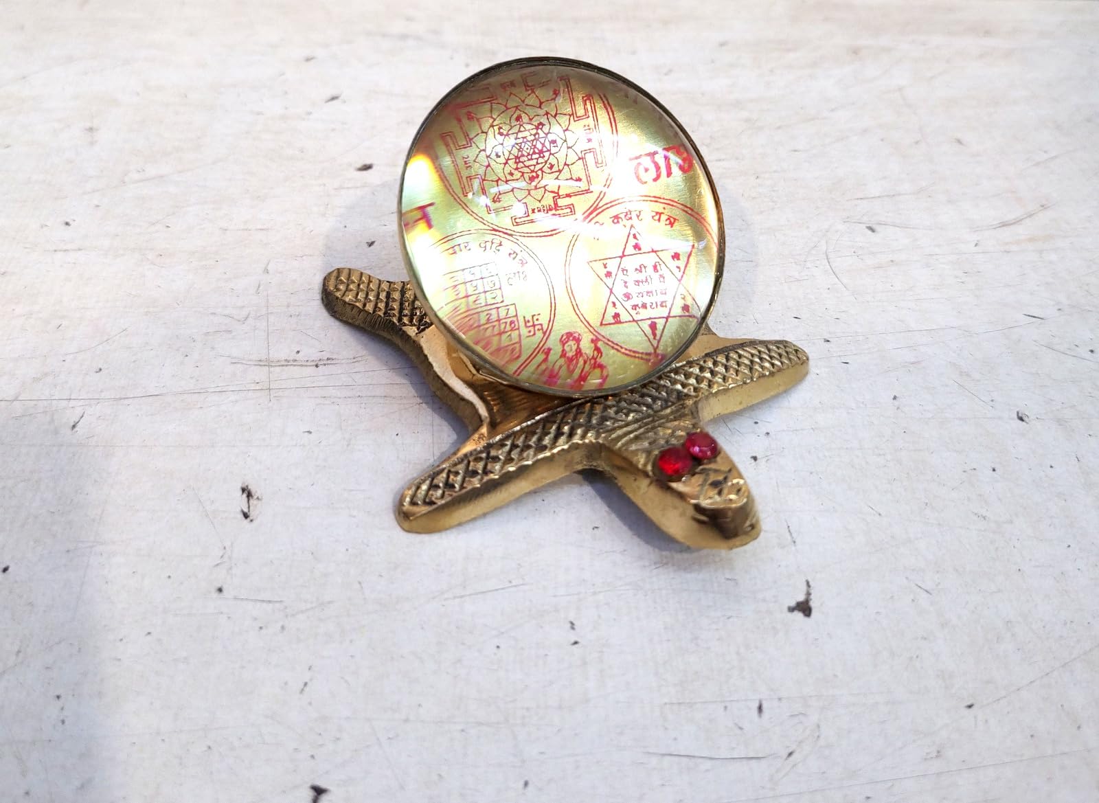 Tortue en laiton pour sublimer un bureau vide avec une décoration feng shui
