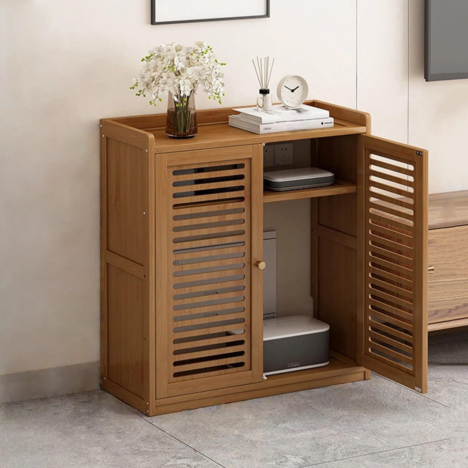 Gabinete de enrutador WiFi marrón nogal con estantes ajustables, cable y ventilación para el hogar y la oficina (59 x 25 x 67 cm)