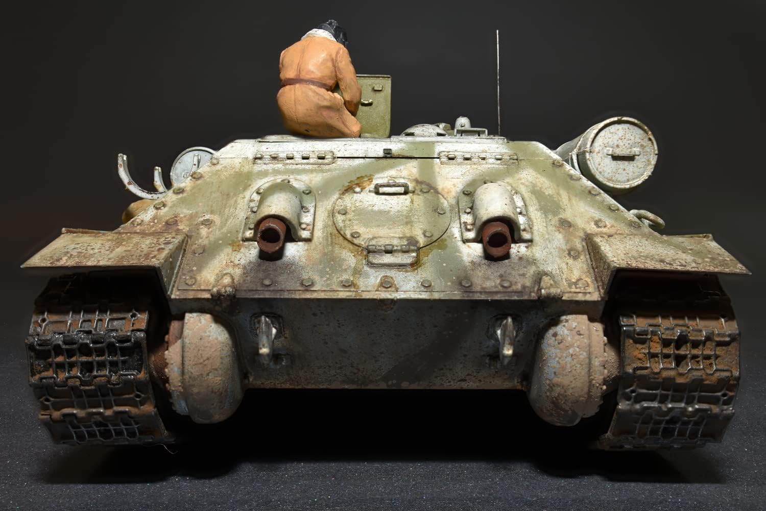 MiniArt 1: 35 - SU-85 Soviet SPG Mod.1943 with Crew (Early)