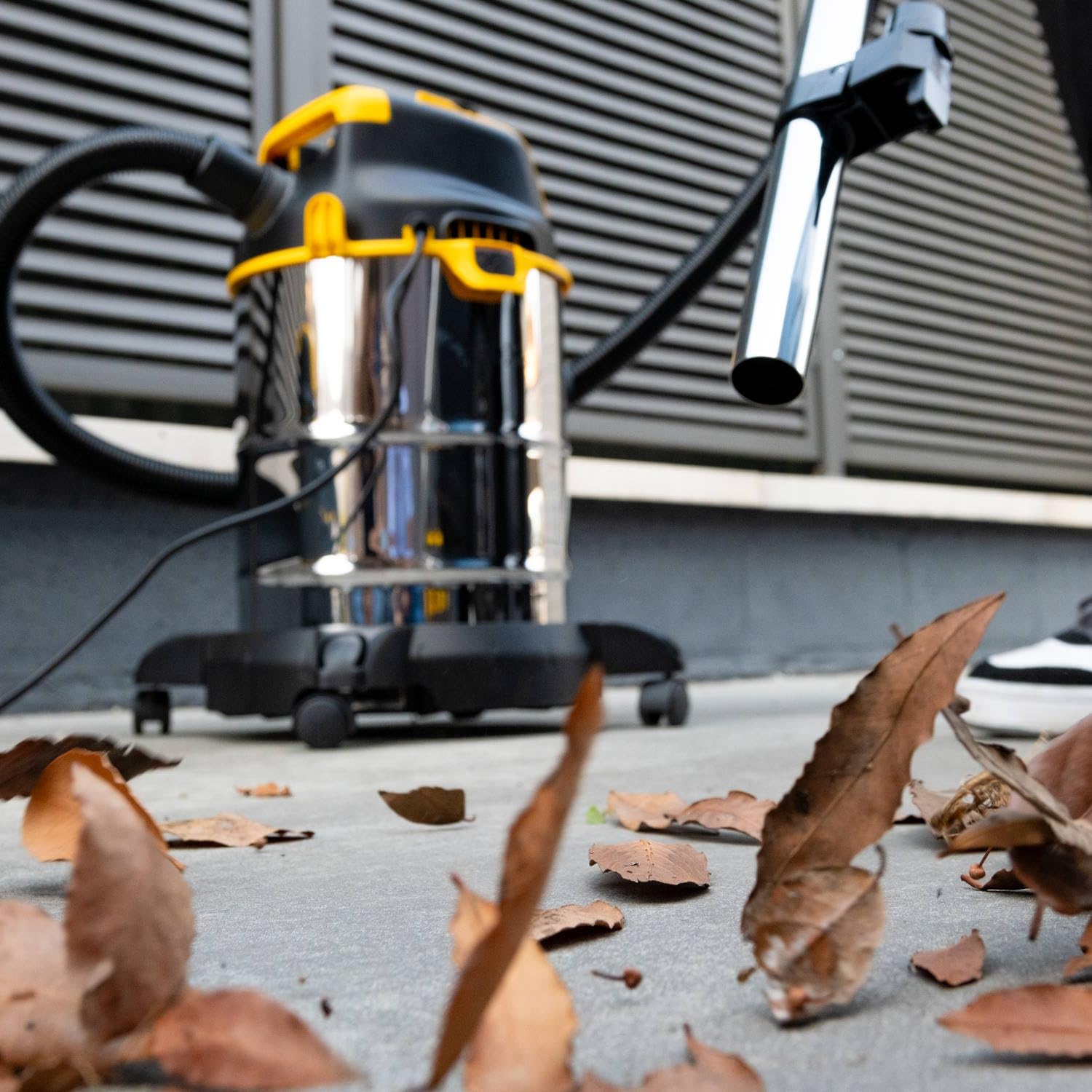 STANLEY Aspirador Multiuso SXVC30XTDE de sólidos y líquidos con Toma para Herramientas eléctricas integrada (1600 W, 30 L)