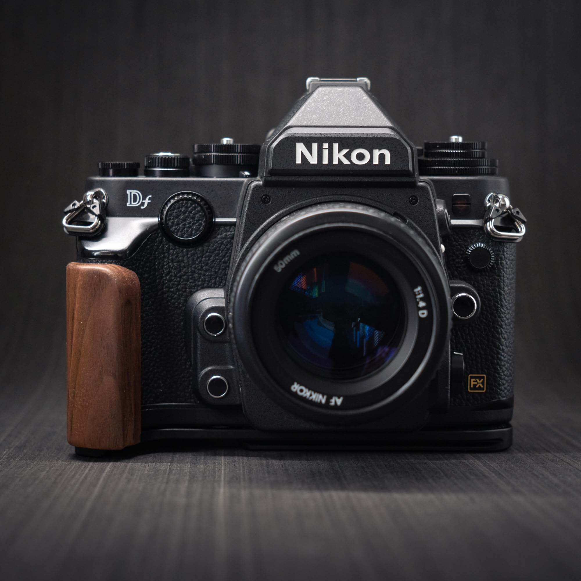 Nikon Df ハンドル スタイル ミニレポート：小さくても効果アリの純正グリップ （ニコンDf