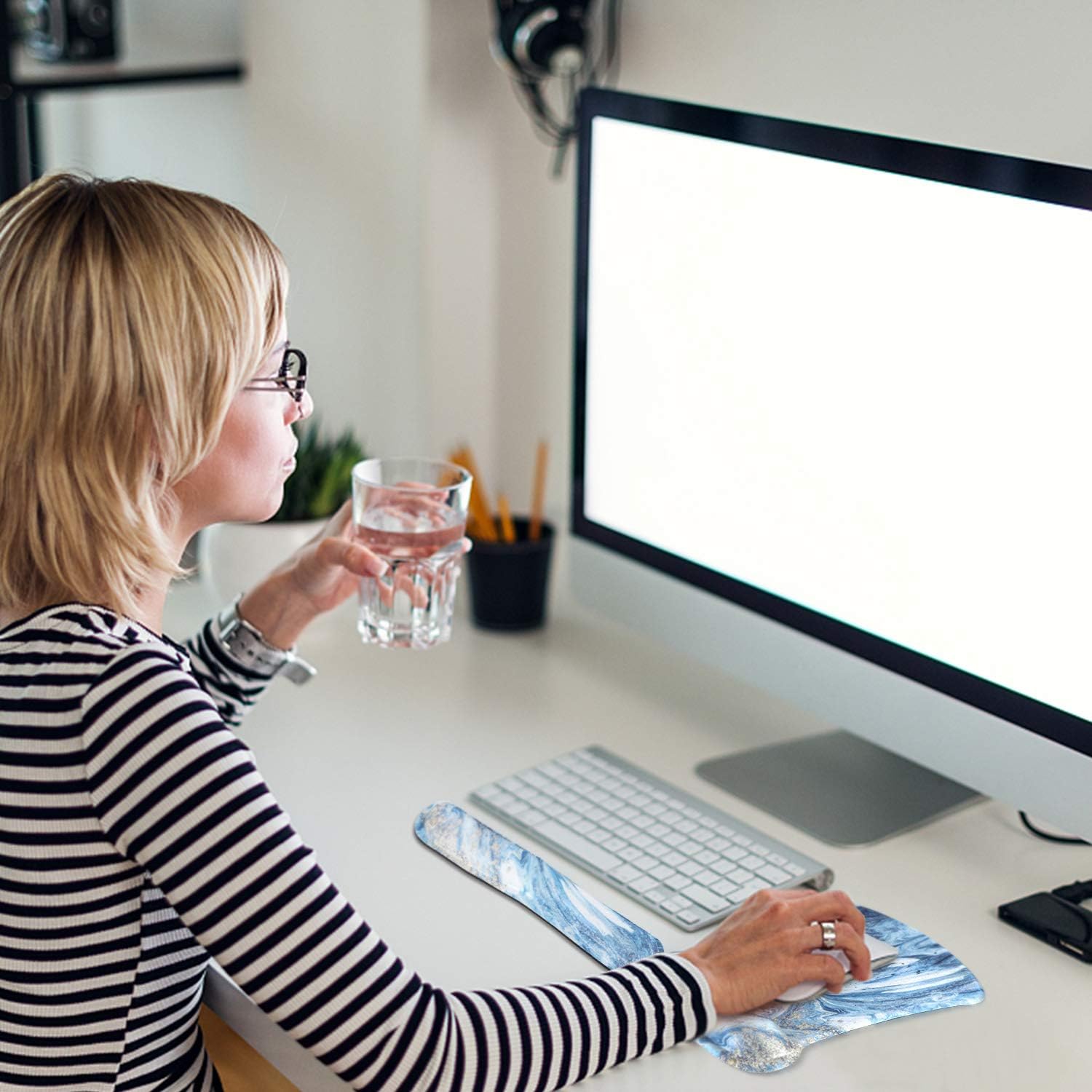 Suреr Brаndѕ iLeadon Keyboard Wrist Rest Pad and Mouse Wrist Rest Support Mouse Pad Set, Non Slip Rubber Base Wrist Support with Ergonomic Raised Memory Foam for Easy Typing & Pain Relief, Gilding Marble