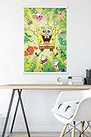 Vista 5 de Trends International Nickelodeon SpongeBob Squarepants - Póster de pared de Kamp Koral, 22.37 x 34.00 pulgadas, paquete de impresión y colgador