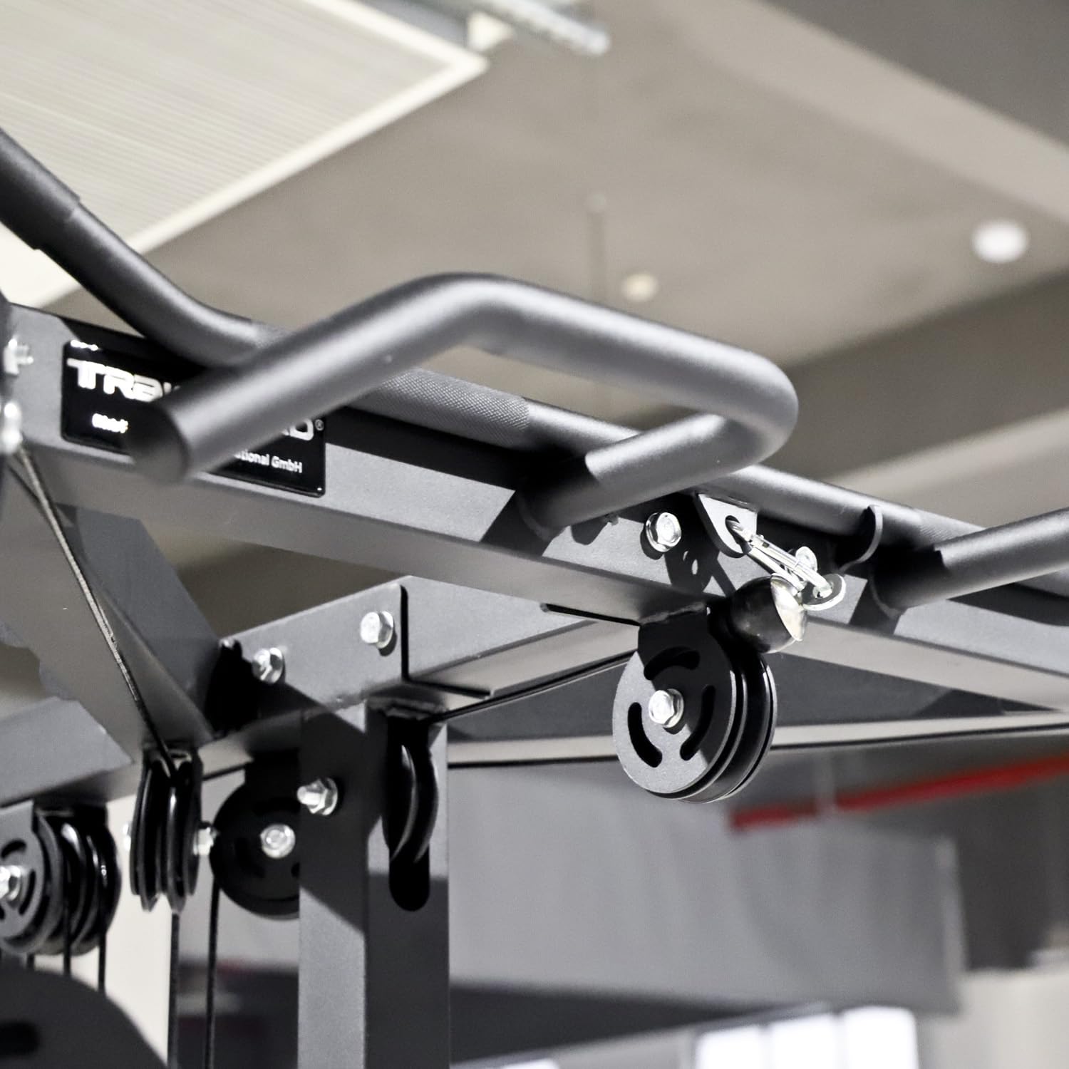 Train Hard® Erweiterbare Station Kabelzug Trainer Latzugstation Kraftstation Cross Over mit Klimmzugstange, Bizeps- / Trizeps-Stange zur Brandneues Modell 2024