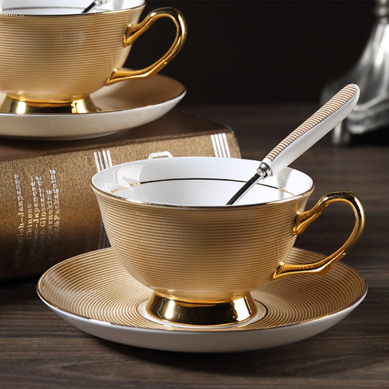 Europejski zestaw 6 filiżanek do kawy retro ze spodkiem i łyżeczką do kawy, zestaw filiżanek do kawy z porcelany kostnej, do domu, kuchni, na ślub, 6 szt