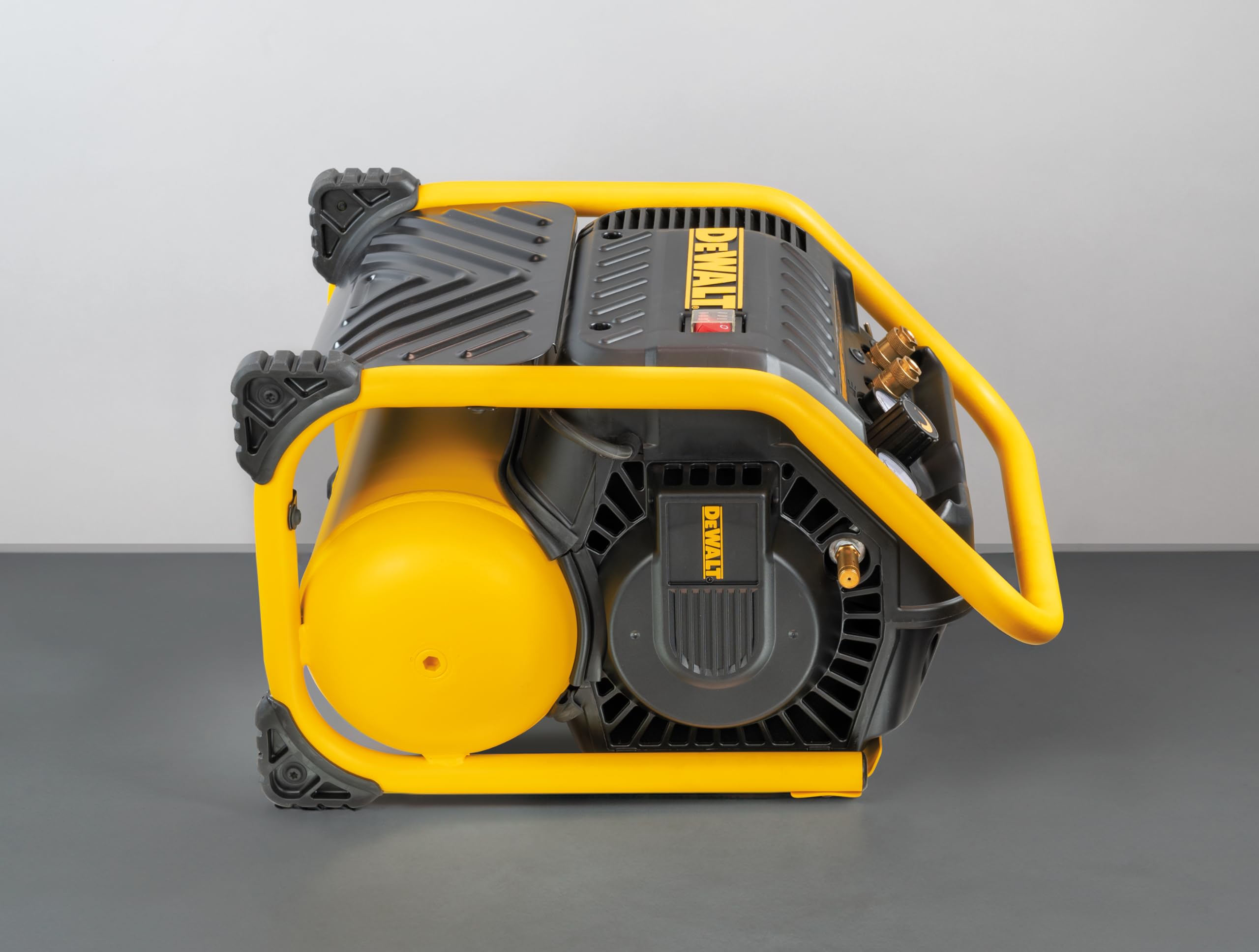DEWALT DPC10QTC-QS, Compressore 10L a bassa rumorosità. Progettato per applicazioni di finitura e intelaiatura. Potenza motore 1.5Hp, Aria aspirata 119 litri/minuto