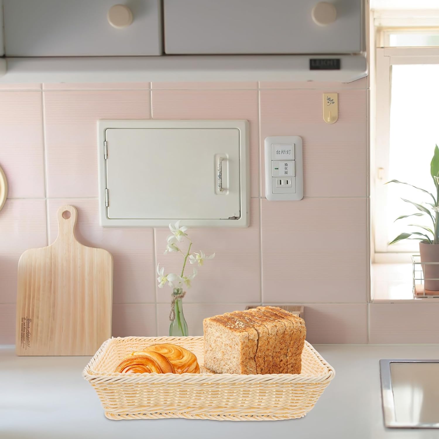 Woven Plastic Bread Basket with Lid, 35x25x15 Cm, Imitation Rattan Food Cover for Kitchen Counter, Fruit and Snack Basket, Acrylic Serving Tray