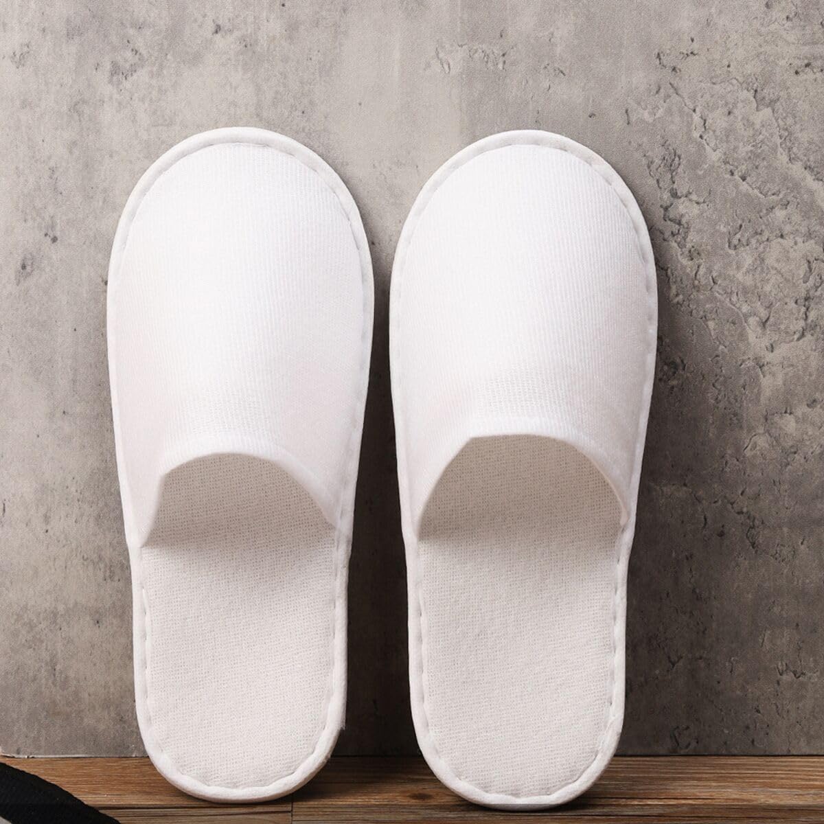 30 Pairs Disposable Slippers for Guests，10.5 Inch Luxury Disposable Slippers Bulk，Non-Slip Spa Hotel & House Slippers for Women Men