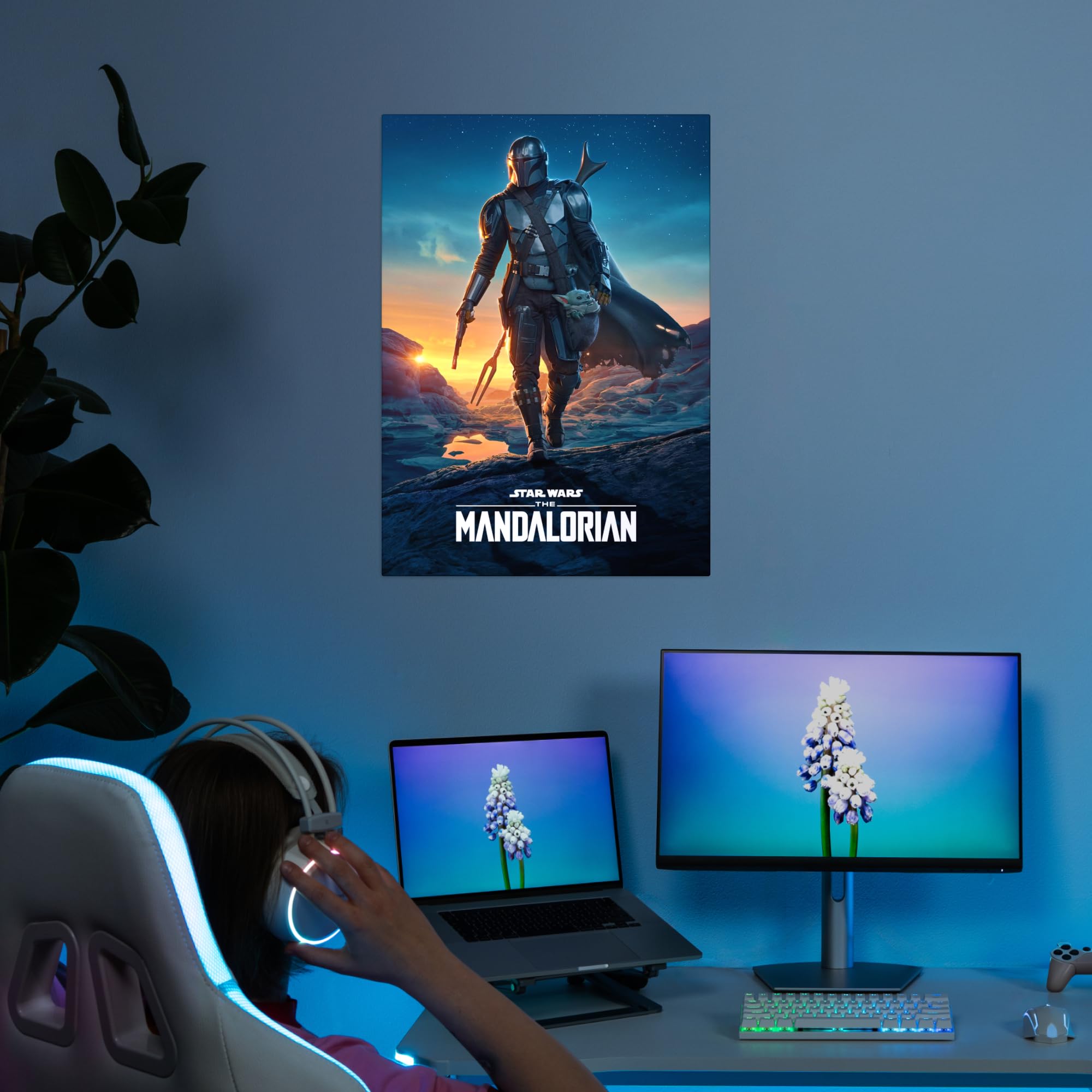 Displate Offiziell Star Wars MetallPoster Magnetische Befestigung Inklusive Lizenziert Bilder Hochwertiges Poster Mandalorian Season 2 Trailer Art - Mandalorian Season 2 Poster - 45 cm x 32 cm