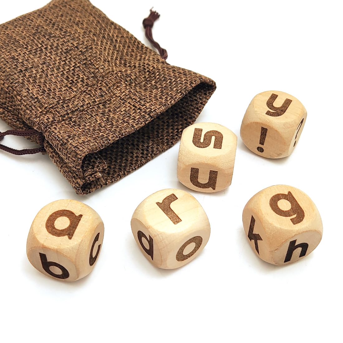 5Pcs/Set 20MM Wooden Letter Dice Set, 6-Sided English Letter Pattern Engraved Wood Rolling Dices with Linen Bag
