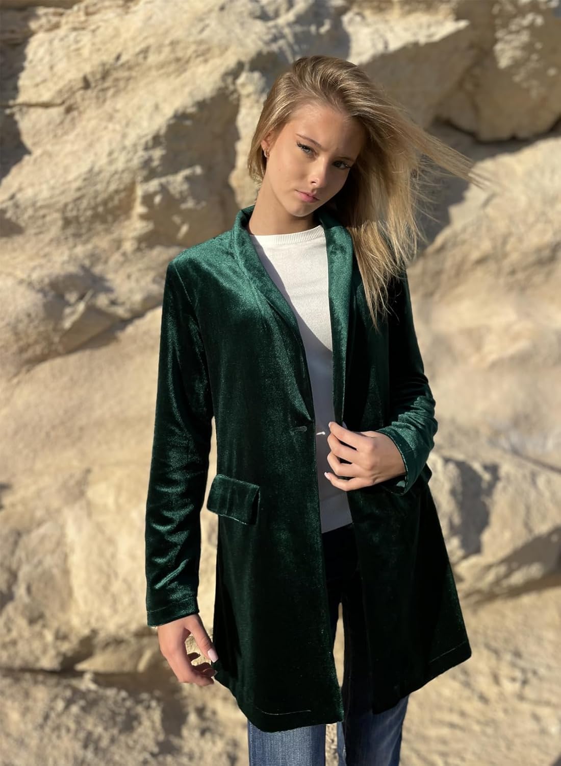 Happy Sailed Women's Velvet Blazer Jackets Casual Long Sleeve Lapel Collar Pocketed Blazer Suits Work Outfits