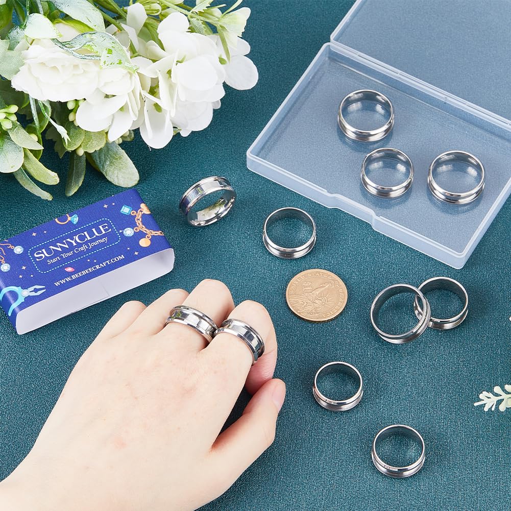 SUNNYCLUE 1 Doos 18 Stuks Roestvrijstalen Gegroefde Vingerring US Maat 7/8/9/10/11/12 Ringkernen 8mm Breed Lege Ronde Gegroefde Inlegleges voor Sieraden Maken Kits Mannen Vrouwen DIY Craft