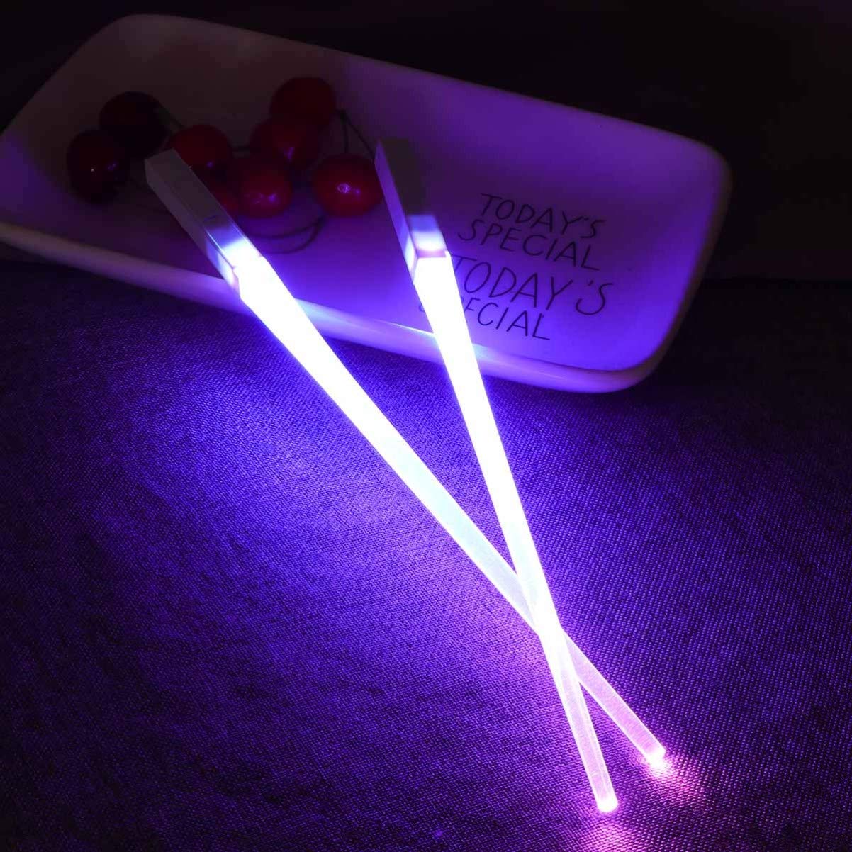 YARNOW LED Light Up Lightsaber Chopsticks, Portable Detachable Light Up Chopsticks, Durable Lightweight Food Safe Tableware for Kitchen Dinner Party (Purple)