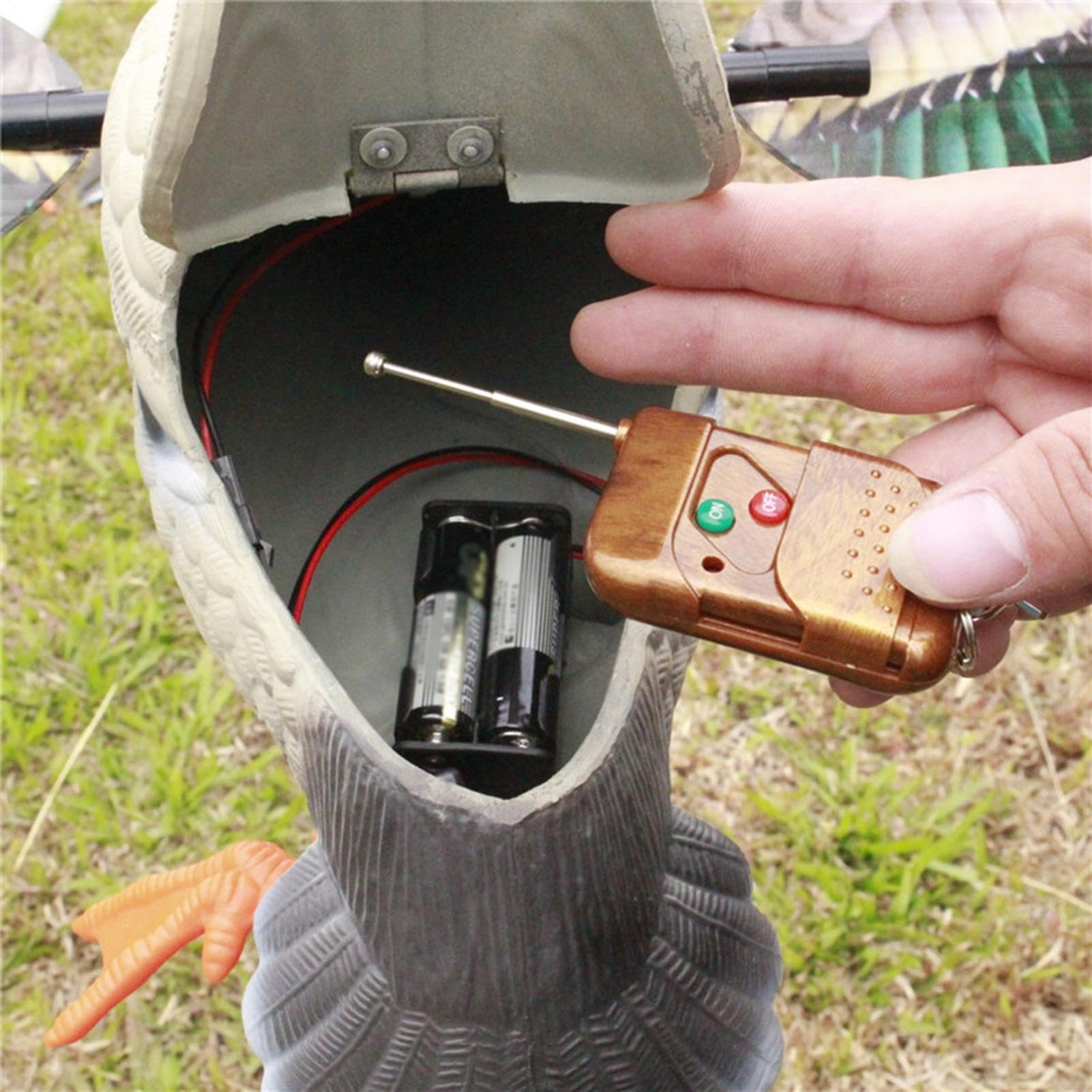 Mallard Wing Duck Decoy - Esca da caccia con telecomando a batteria, flessibile, movimento elettrico per cacciatori, caccia di uccelli acquatici all'aperto, attrazione e installazione più veloci, 37