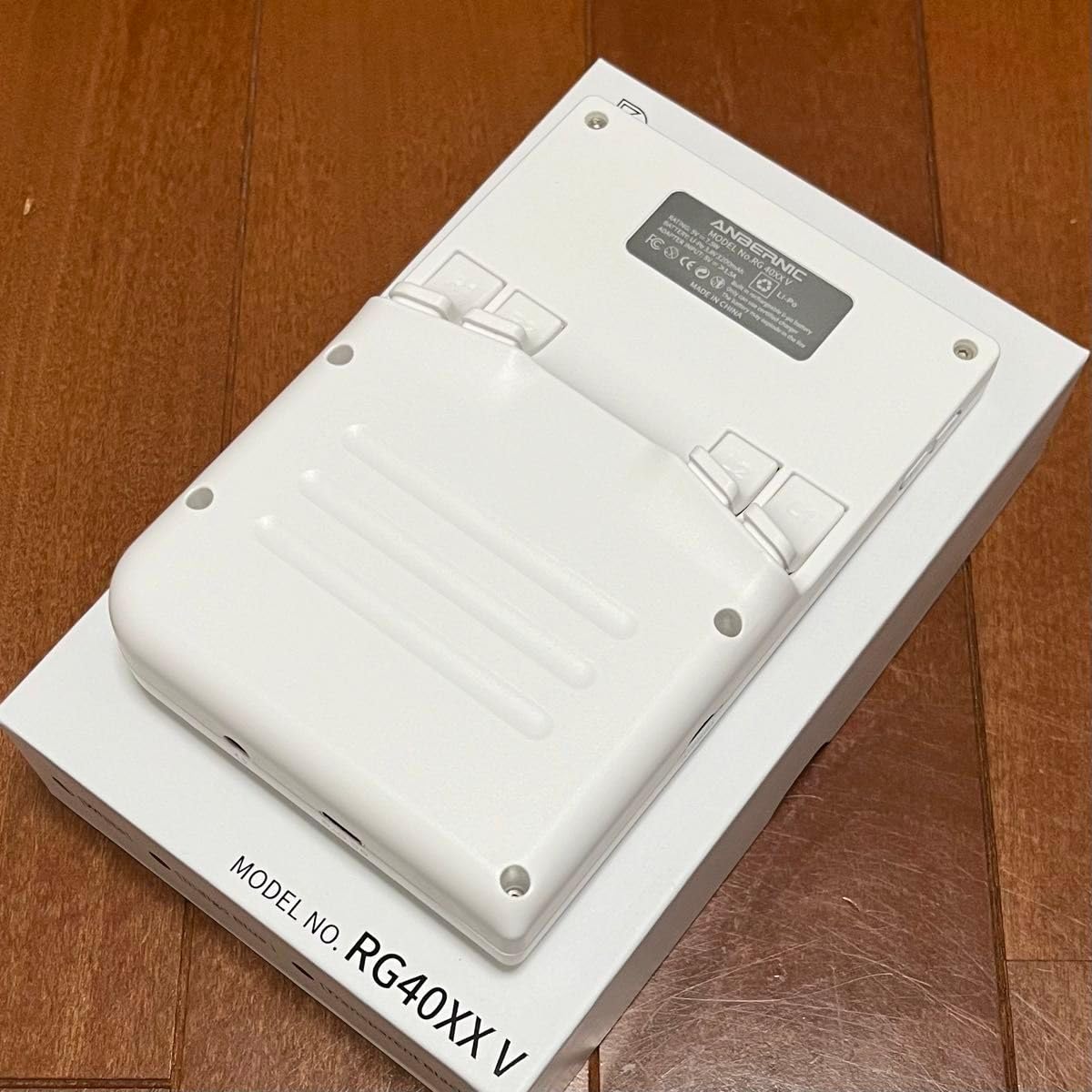 Amazon.co.jp: ANBERNIC RG40XX V White RG40XXV : Toys & Games
