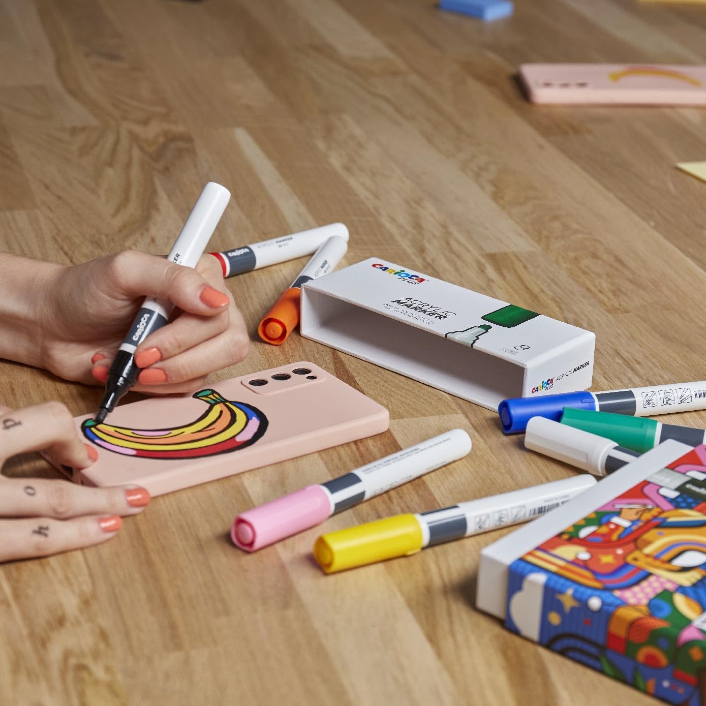 Carioca Paint Marker Acrilici - Set 5 Pennarelli Con Punta A Pennello, Inchiostro Coprente Resistente Per Legno, Vetro, Metallo - 2