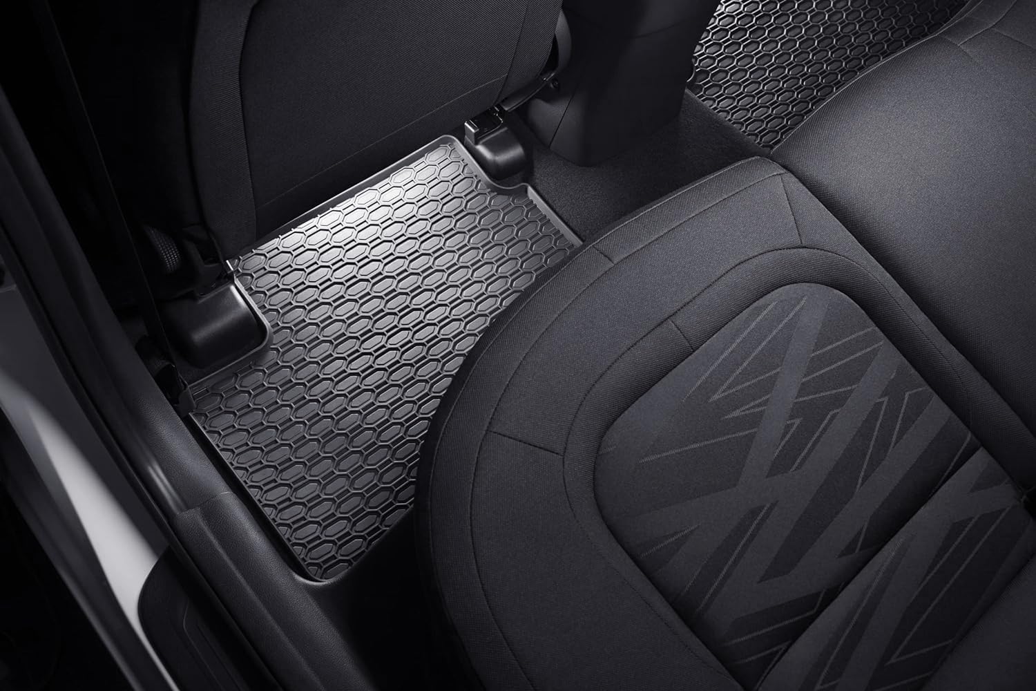IMJ-Global Tappetini Auto Gomma beeLine su Misura Compatibili con Skoda Fabia IV dal 2021 in poi, Set Completo di Tappeti Auto per Migliorare Look e Sportività, Tappetino Premium in TPE Durevole