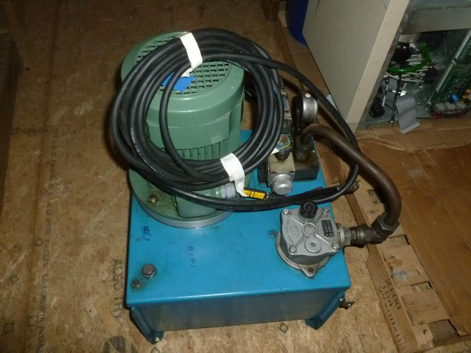 FBO Hydraulic Pump with 8 Gallon Oil Reservoir LeroySomer